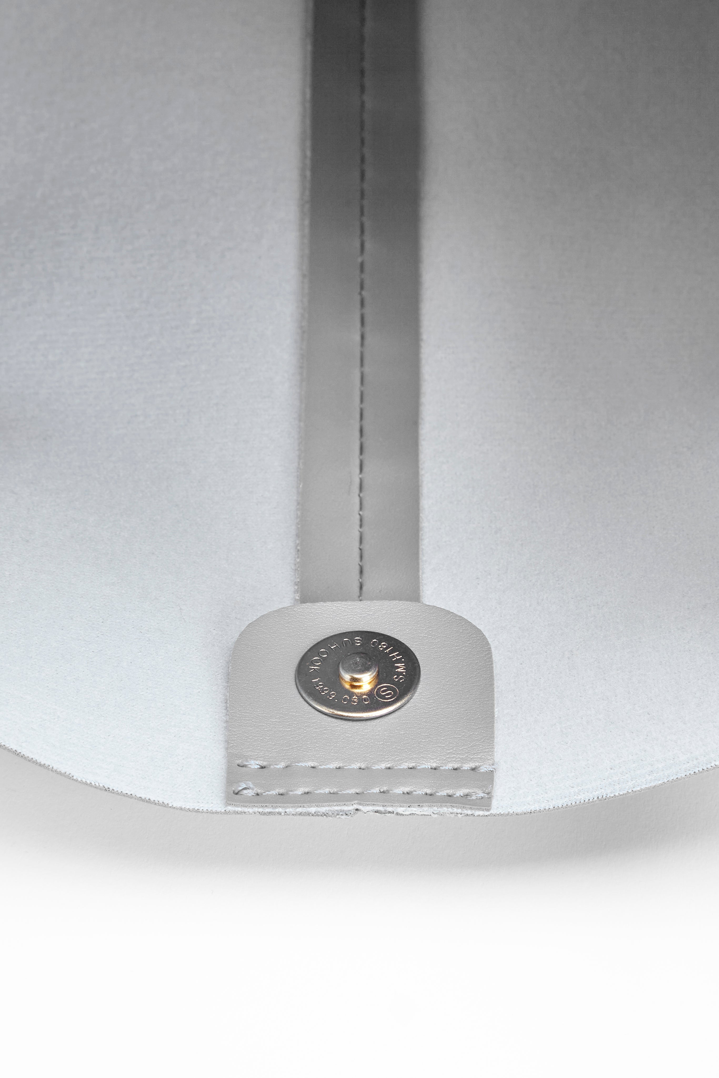 Light grey vegan leather pinched strap tote bag_2