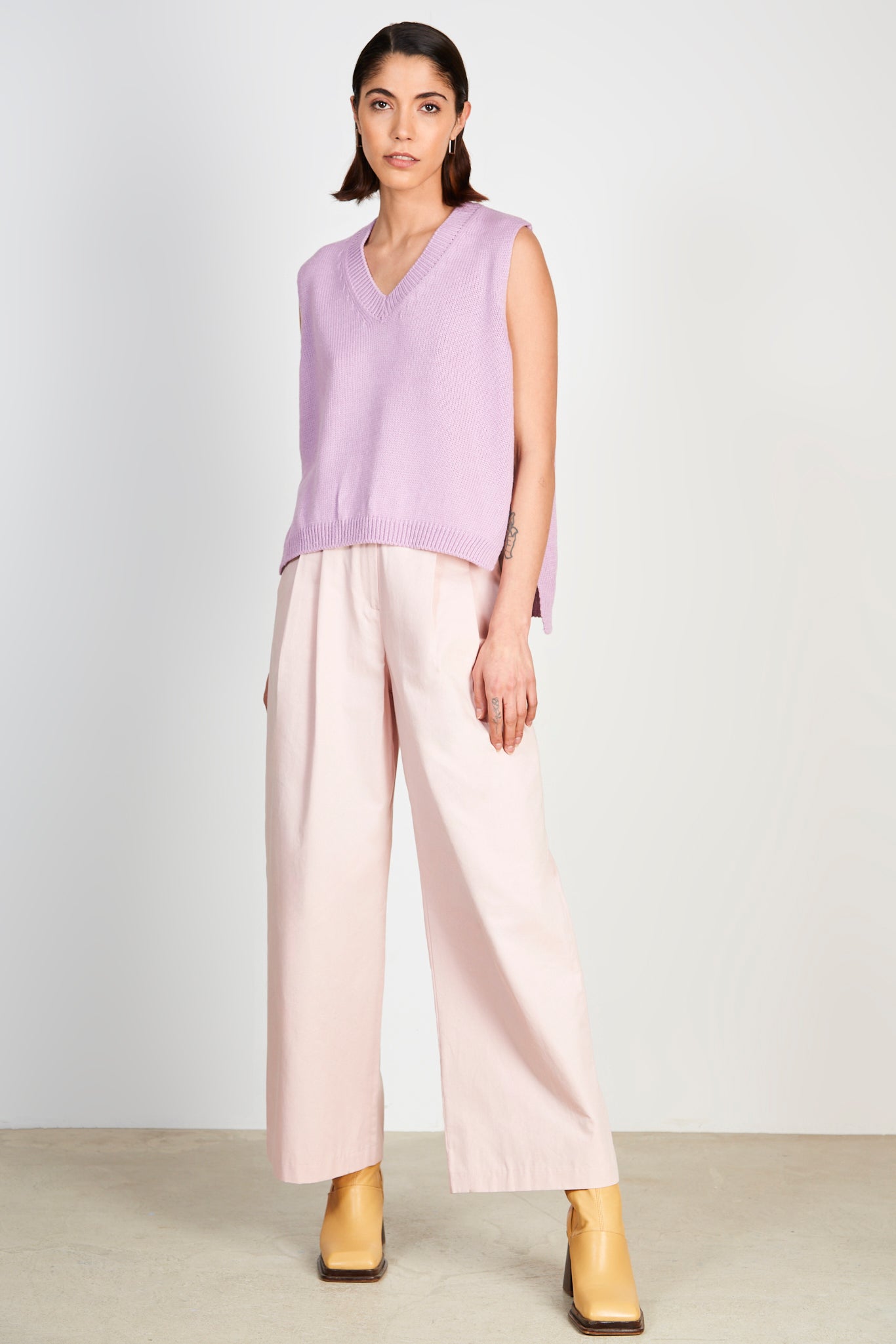 Lilac V neck sweater vest_4