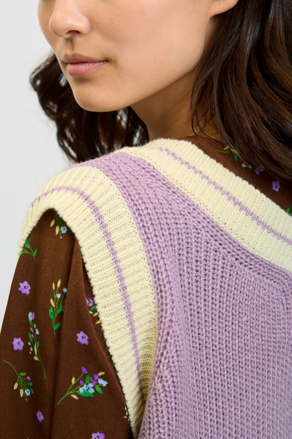 Lilac deep V varsity sweater vest_3