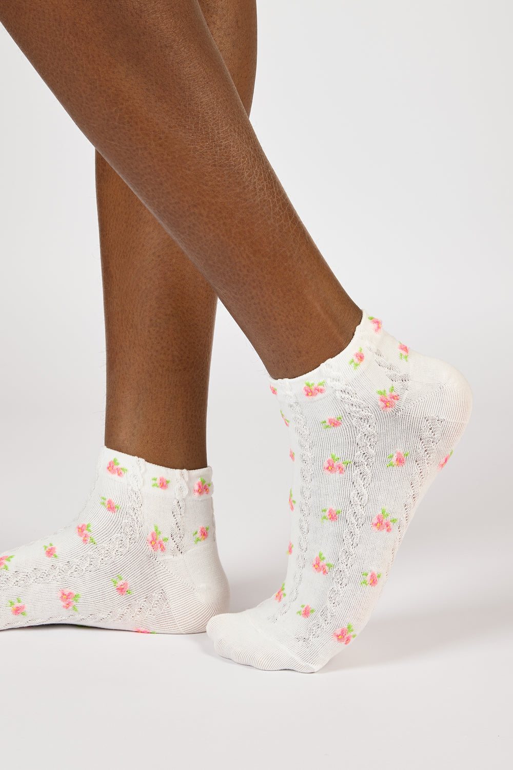 White lattice tiny pink flowers pop socks_1