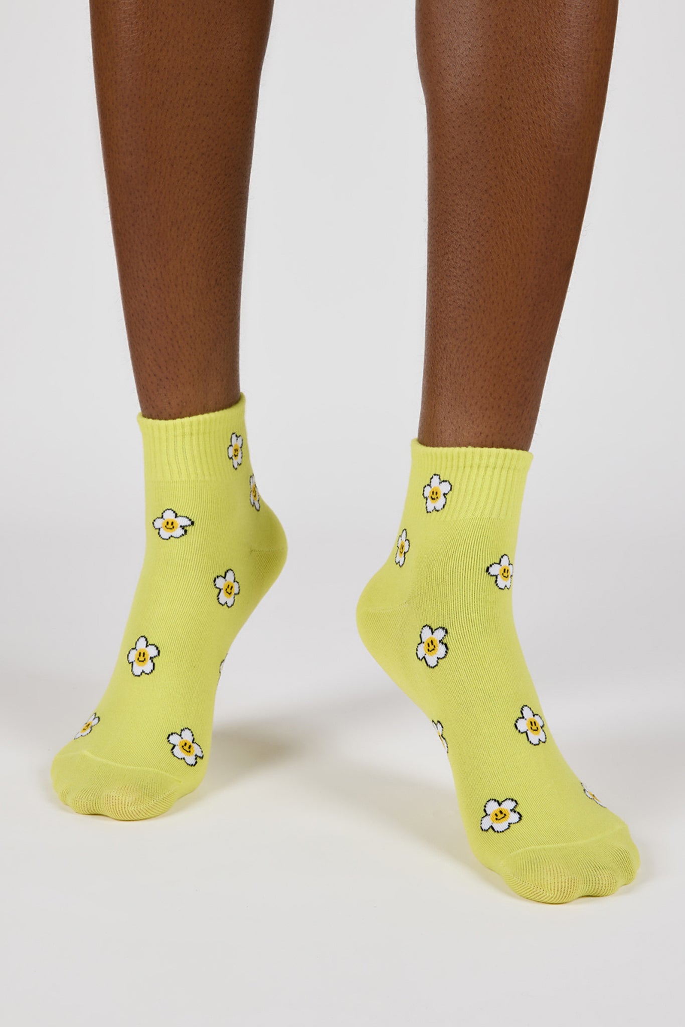 Lime green flower smiley face short socks_1