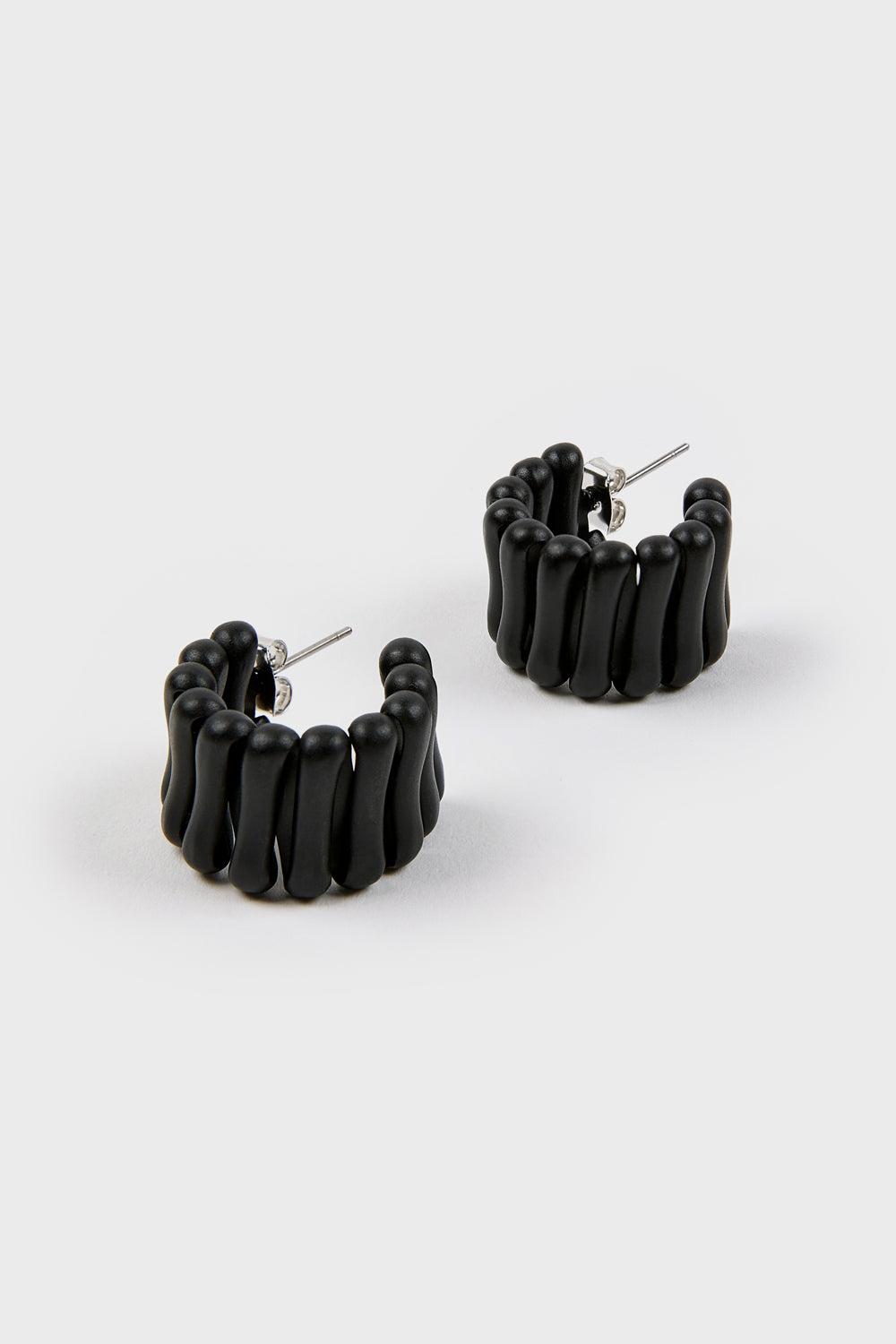Matte black thick zig zag hoop earrings_1