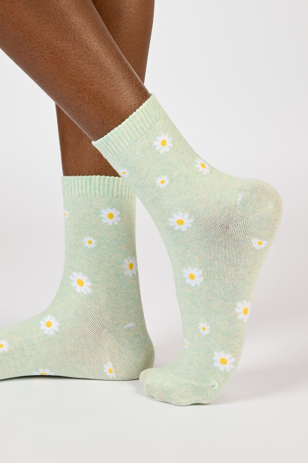 Mint green dotted daisies socks_1