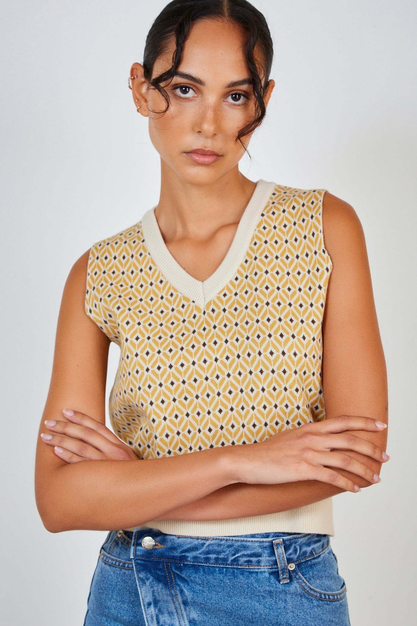 Mustard and beige geometric sweater vest_2