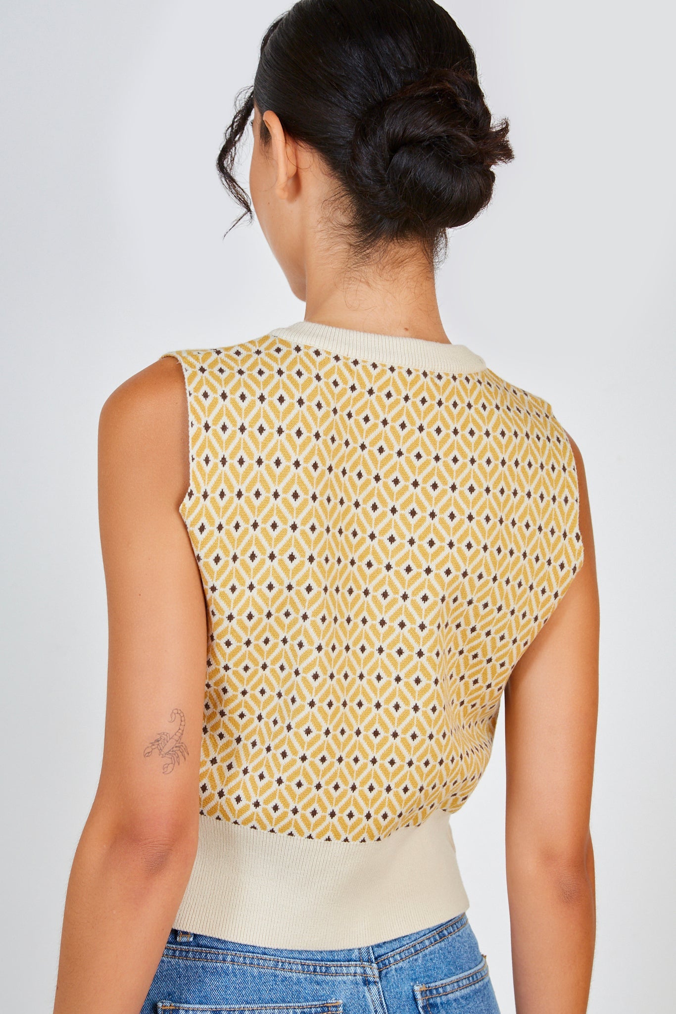 Mustard and beige geometric sweater vest_3