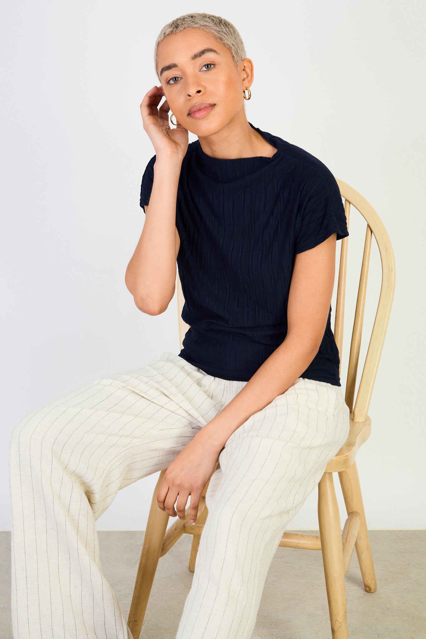 Navy blue crease pleat mock neck tee_5