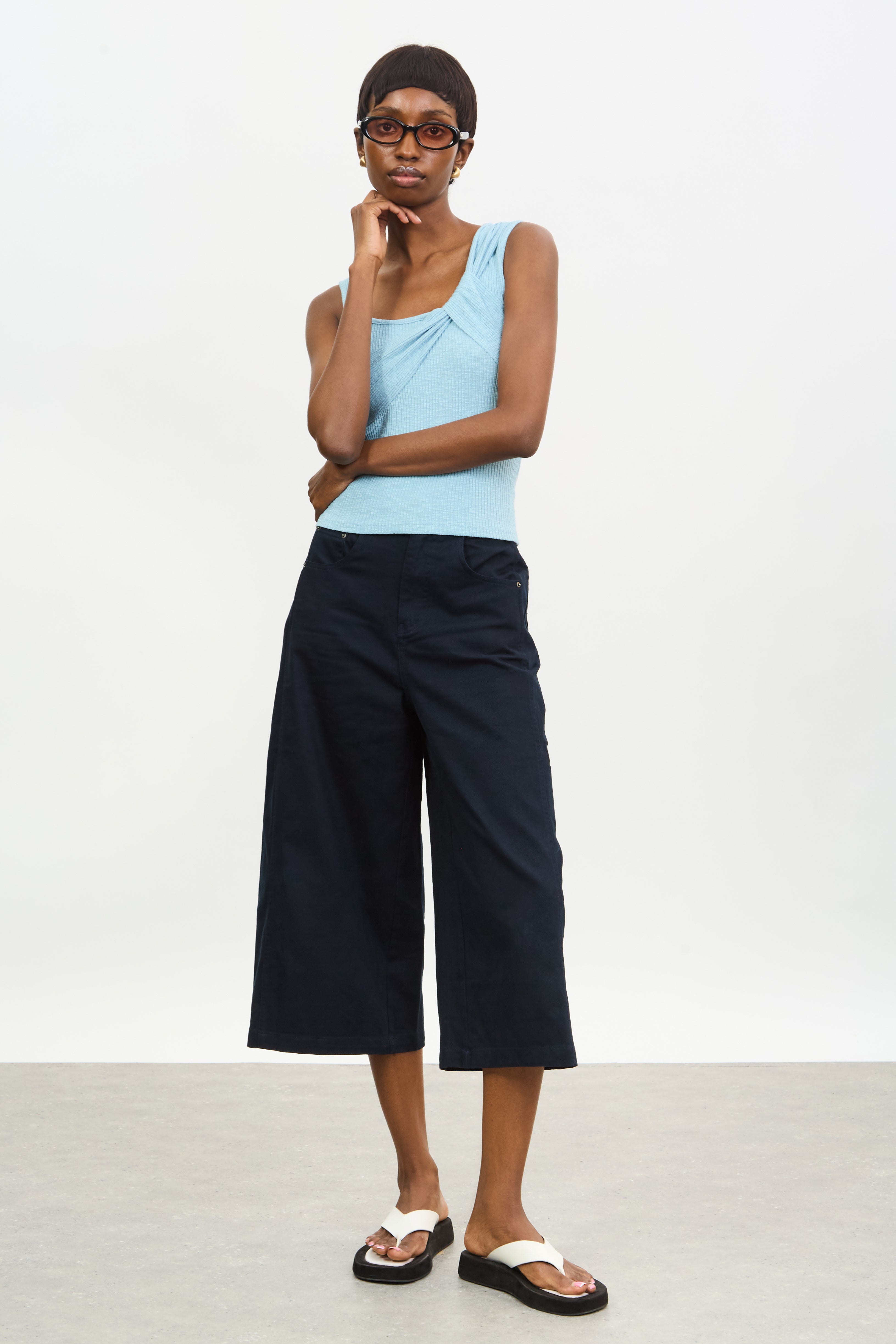 Navy ultra wide leg cropped jeans_4