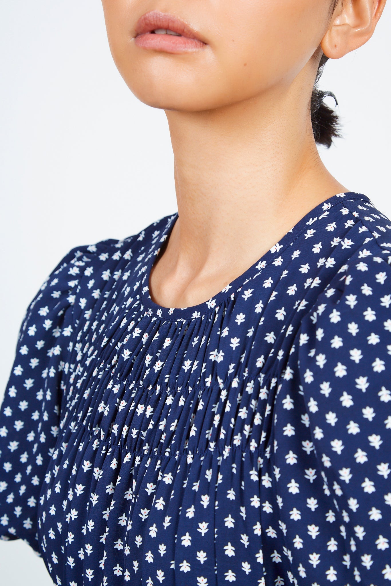 Navy and white flower smocked dress_4