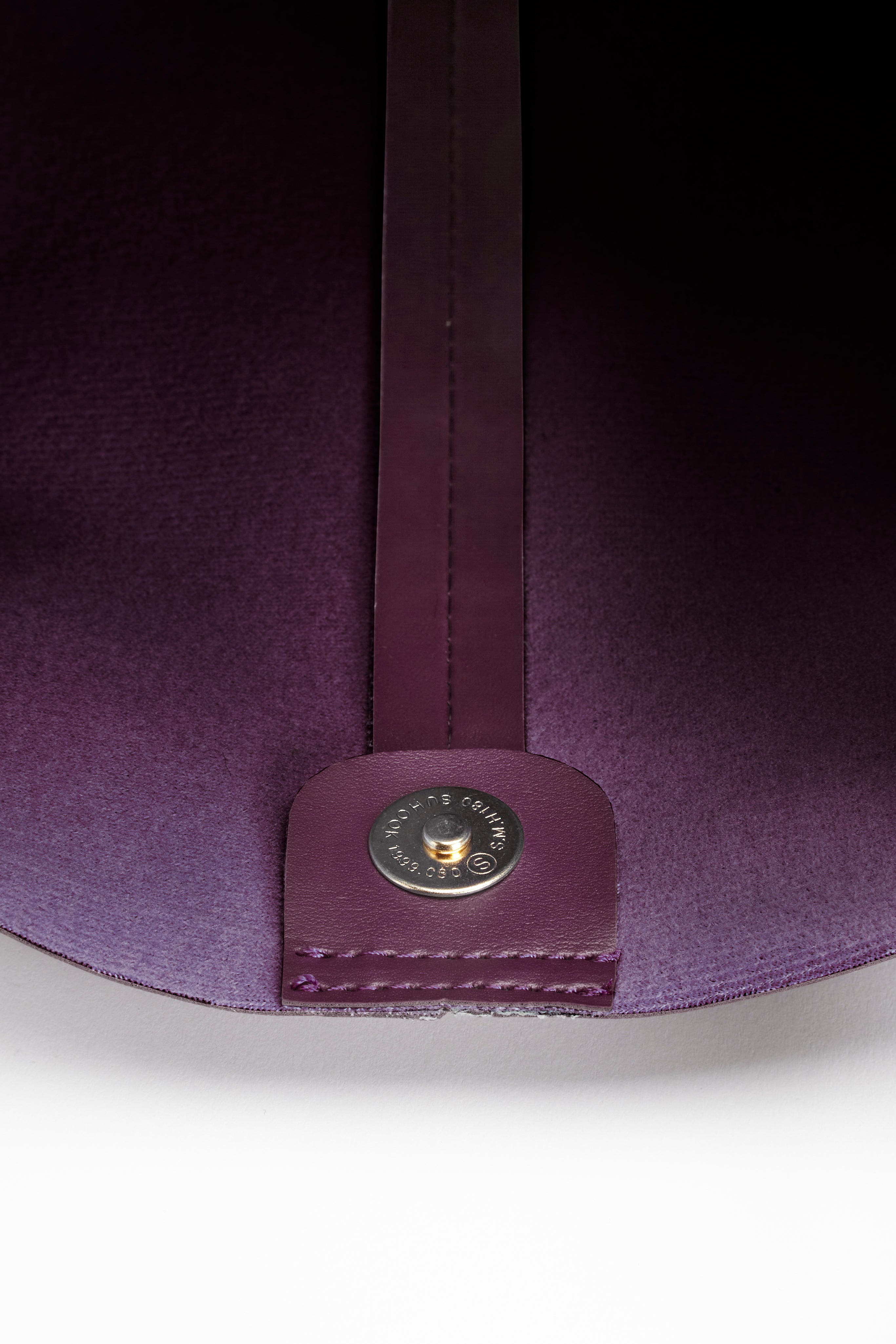 Aubergine vegan leather pinched strap tote bag_2
