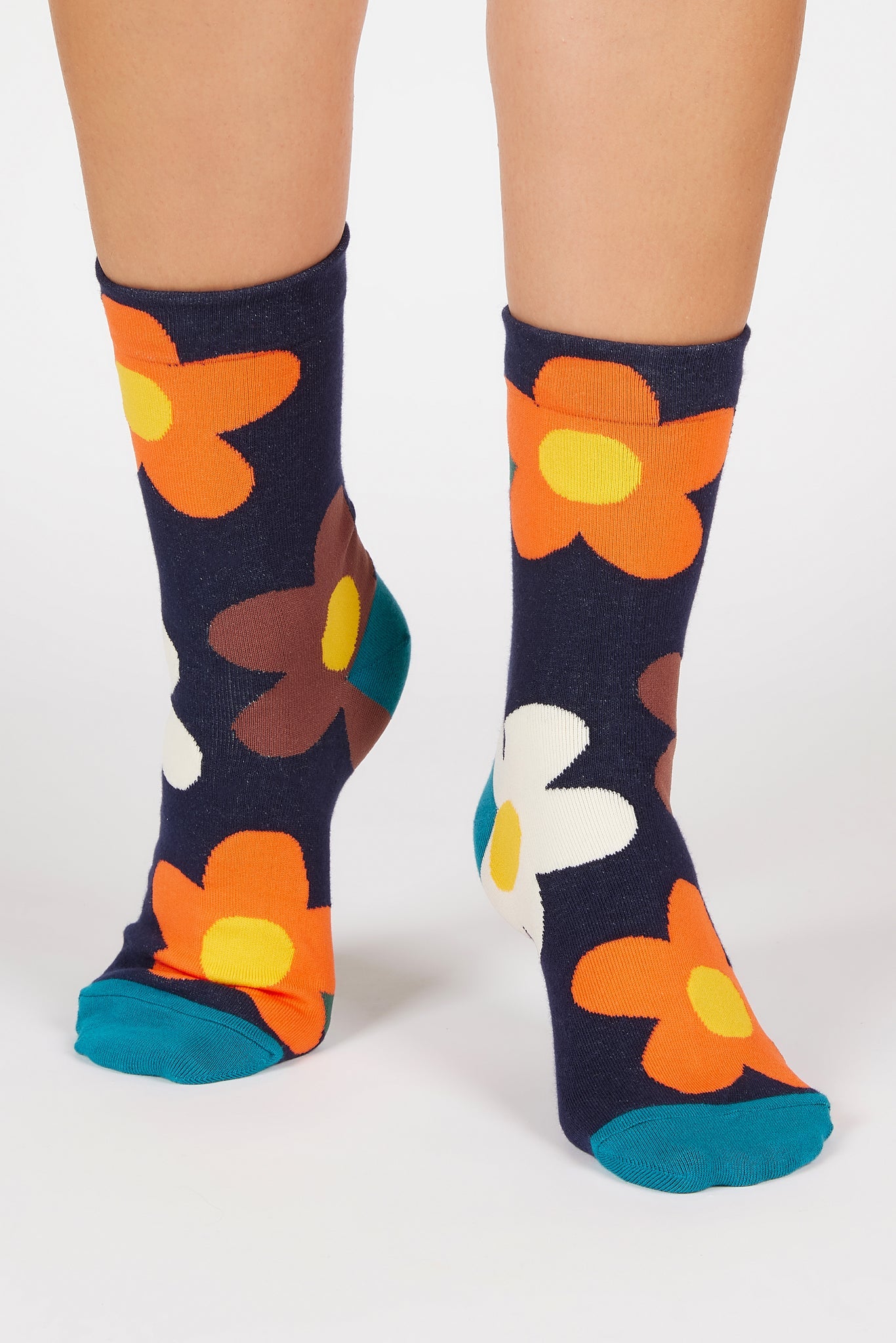 Navy giant graphic flower socks_3