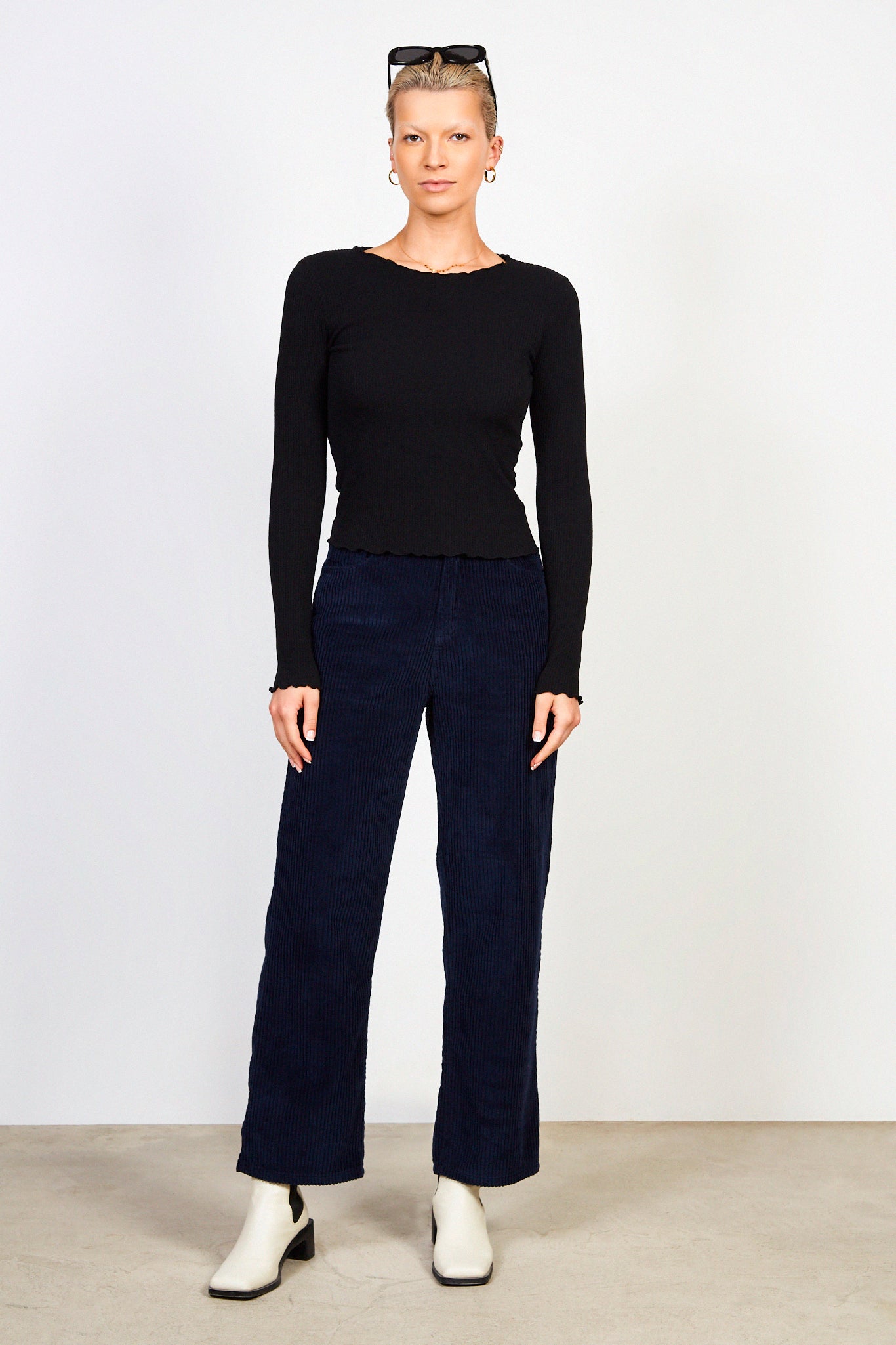 Black ruffle trim ribbed top_4