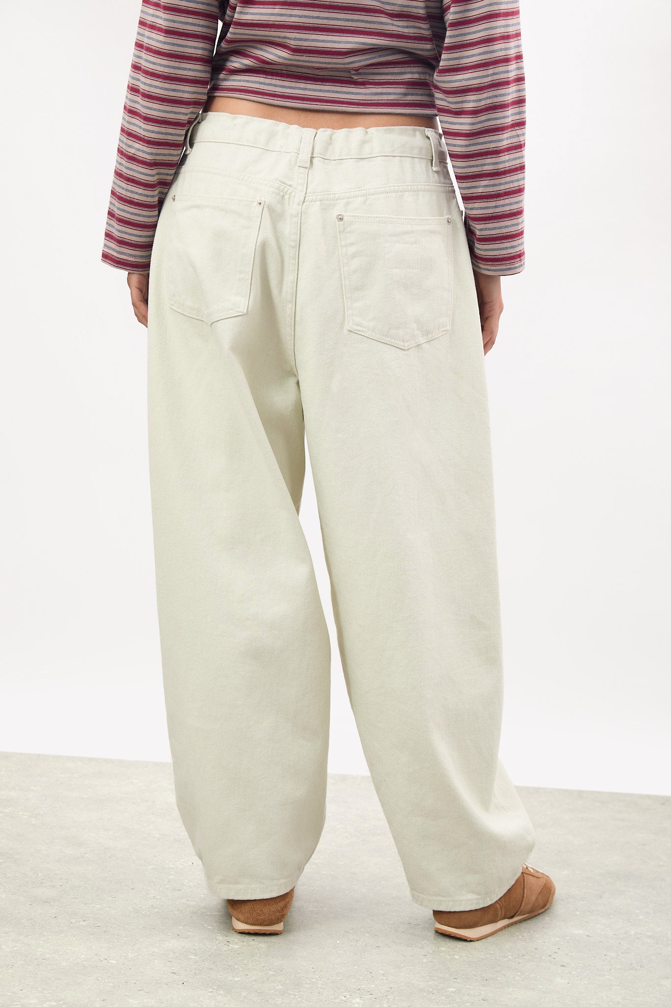 Off white drawstring balloon jeans_3