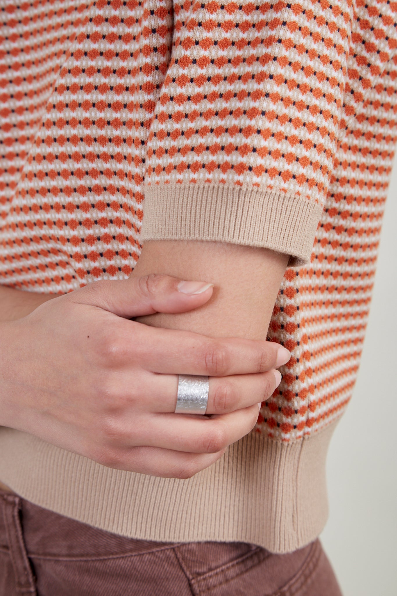 Orange and beige dots knit tee_4