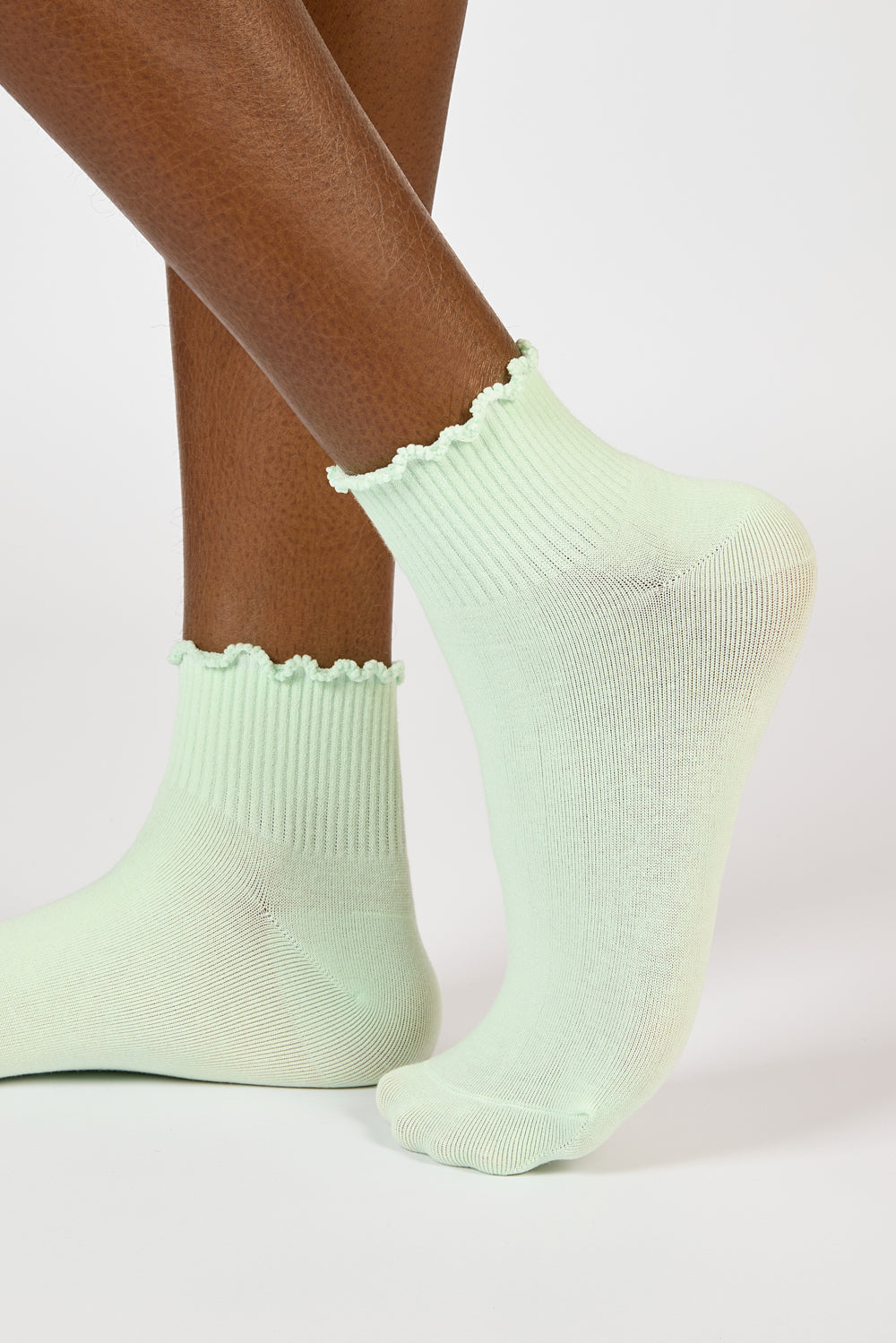 Pale green lettuce trim ankle socks_1