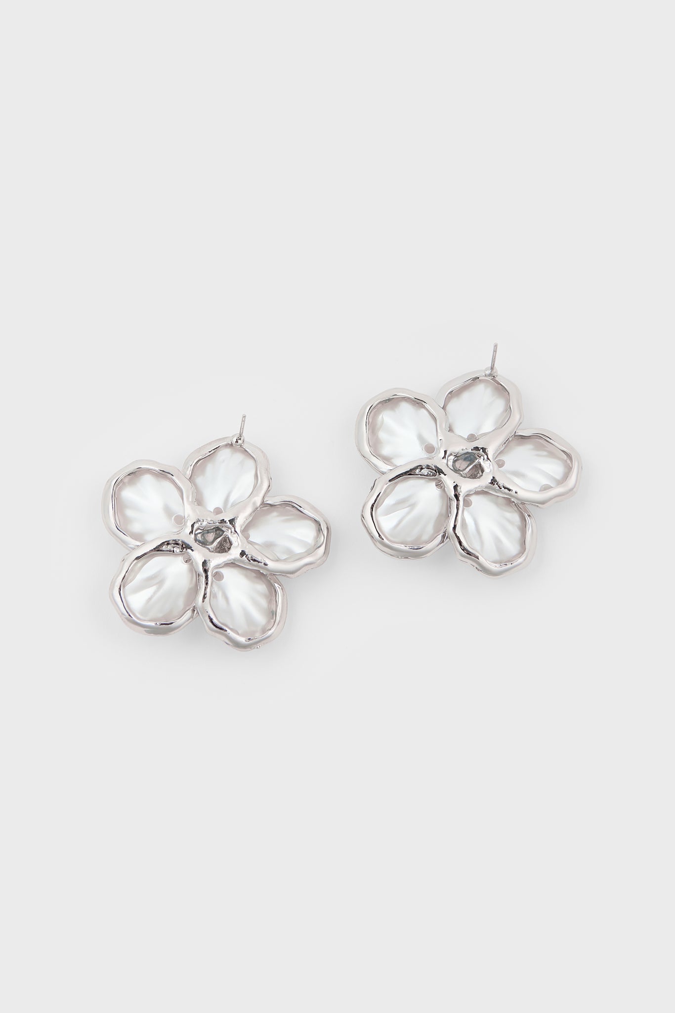 Pearl flower silver trimmed earrings_2