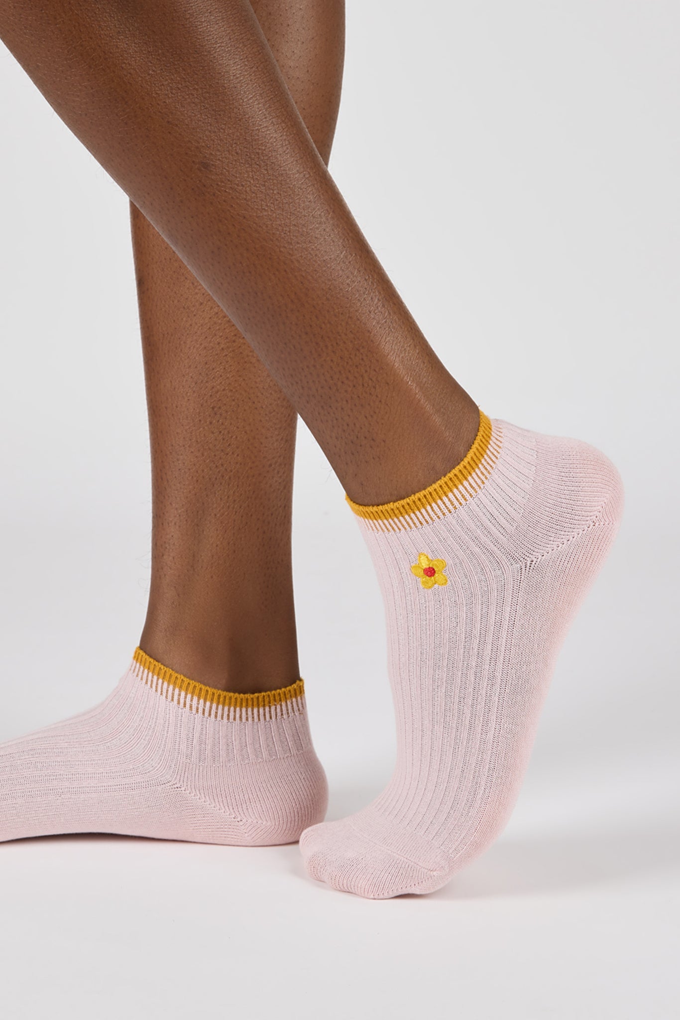 Pink and tiny yellow embroidered flower short socks_3