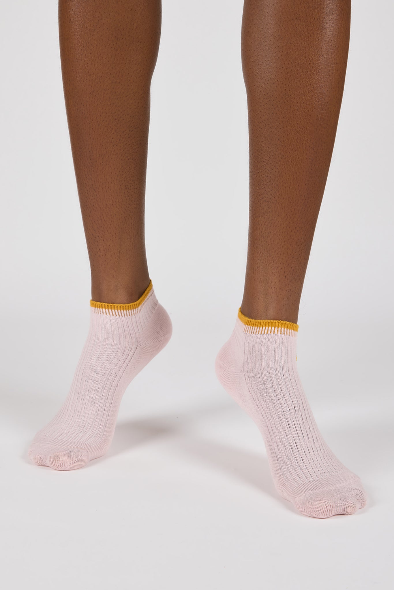 Pink and tiny yellow embroidered flower short socks_4