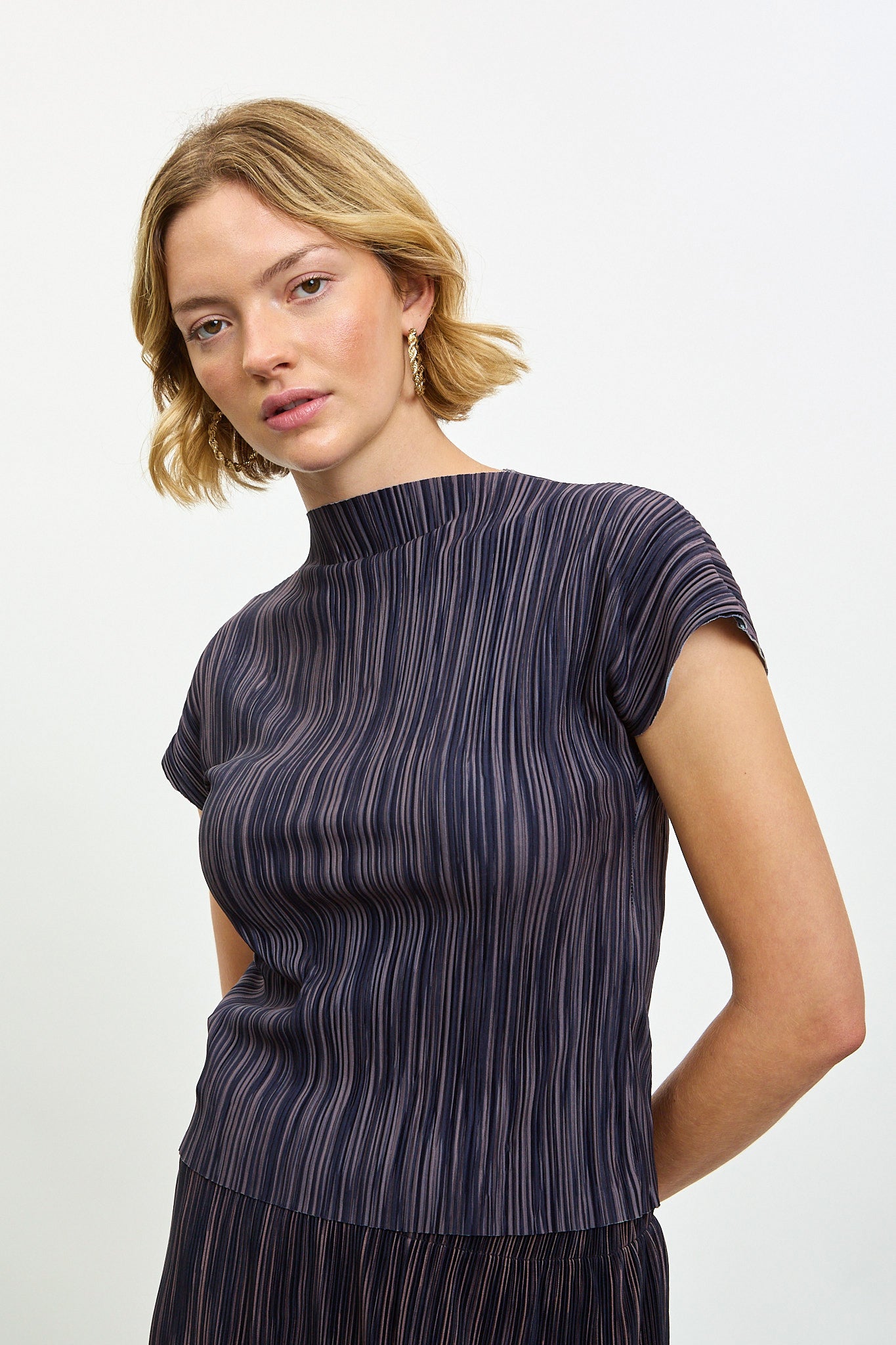 Purple and brown micro ribbed pleated top_1