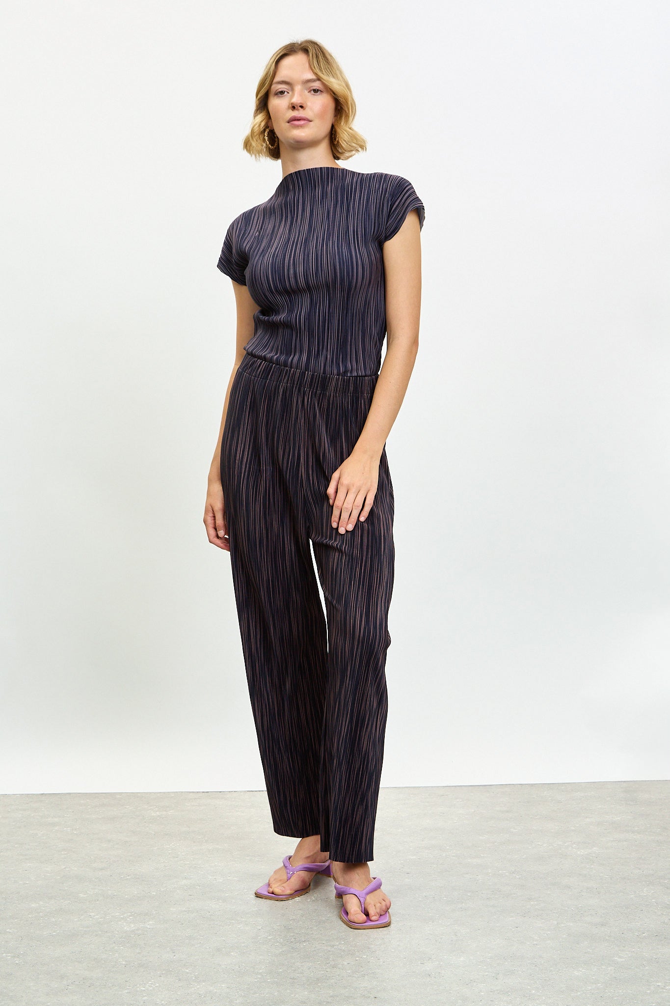 Purple and brown micro ribbed pleated trousers_4