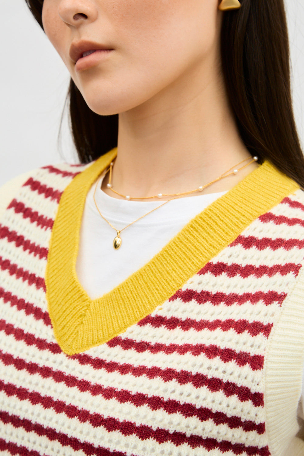Red and ivory striped yellow collar sweater vest_3