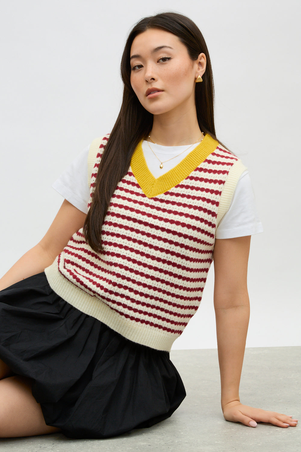 Red and ivory striped yellow collar sweater vest_5