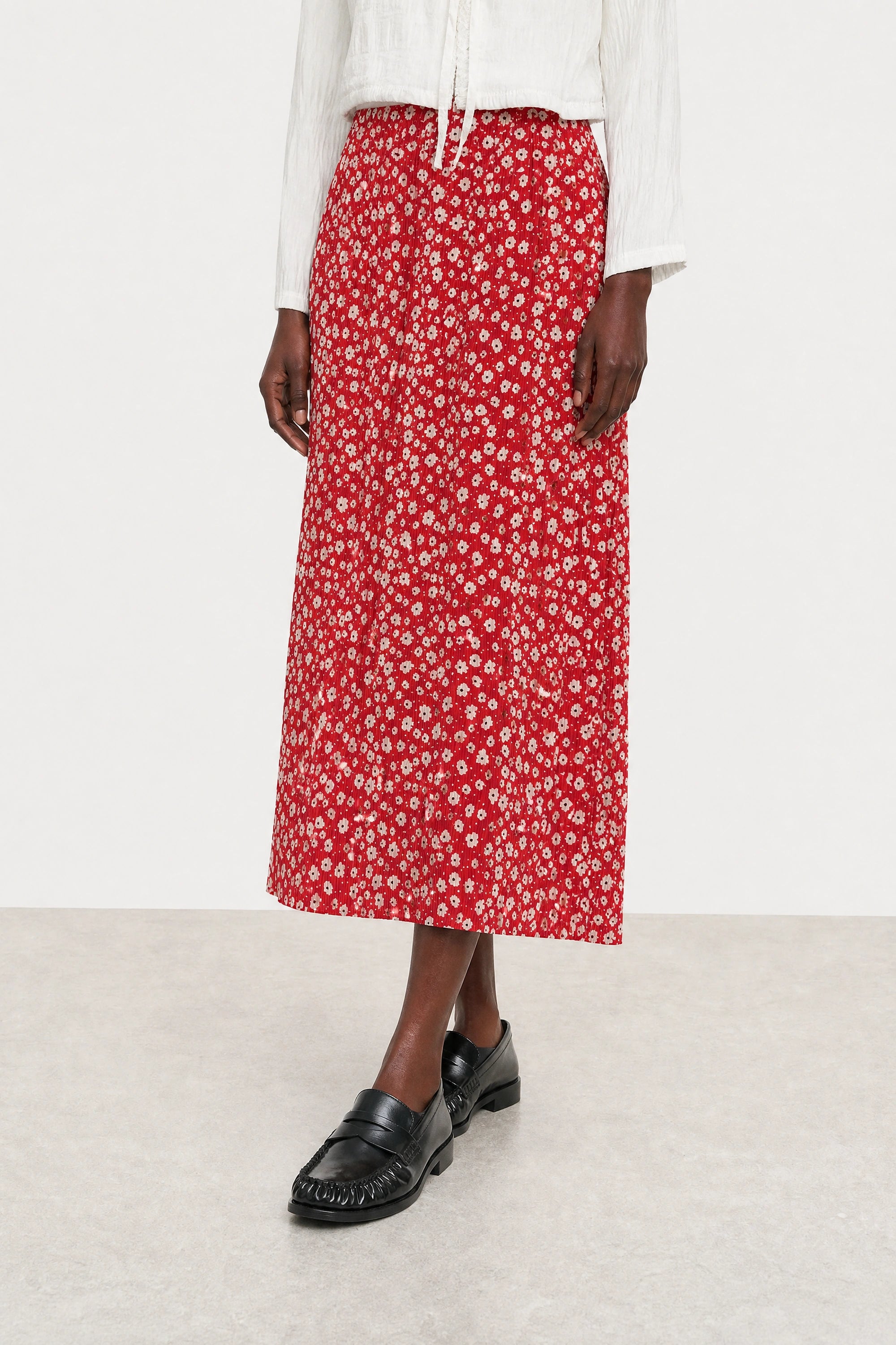 Red and white ditsy floral ribbed skirt_1