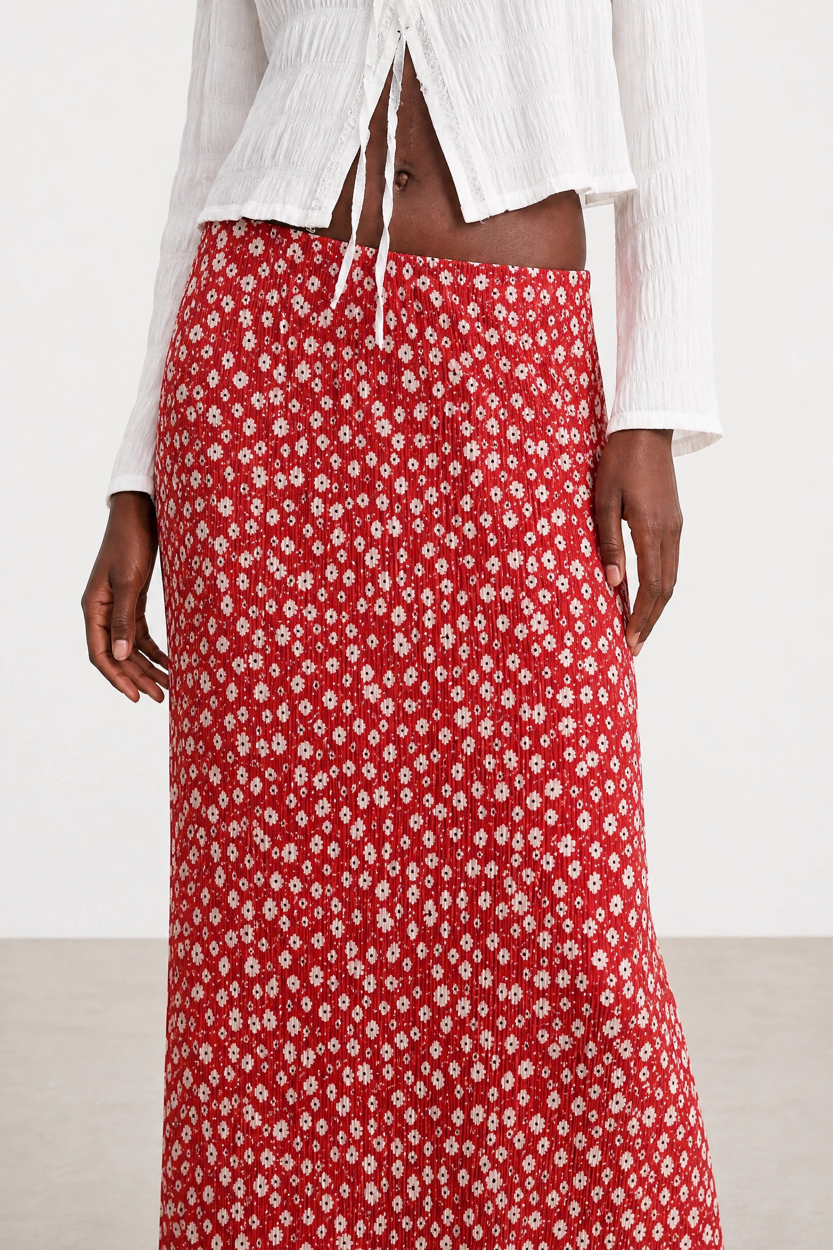 Red and white ditsy floral ribbed skirt_3