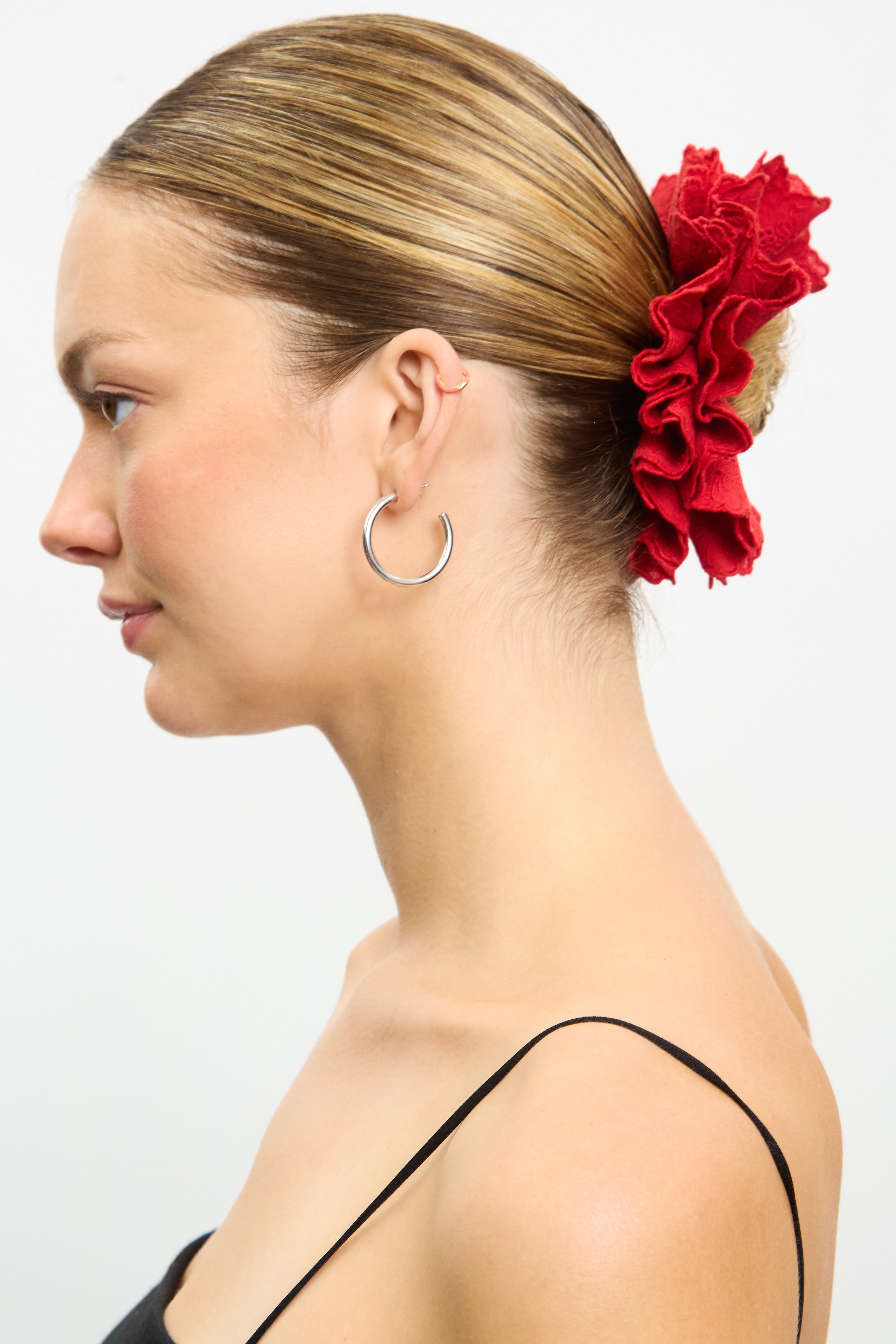 Red floral ribbon cluster embroidered scrunchie_4