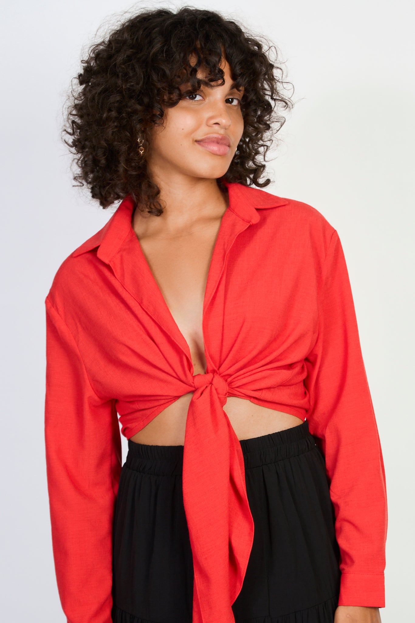 Red linen plunging tie front shirt_3