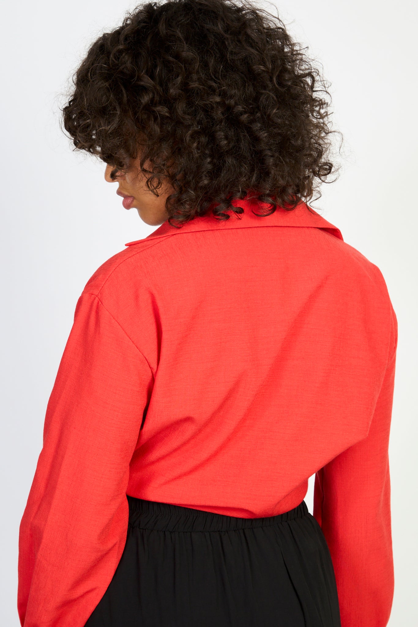 Red linen plunging tie front shirt_4