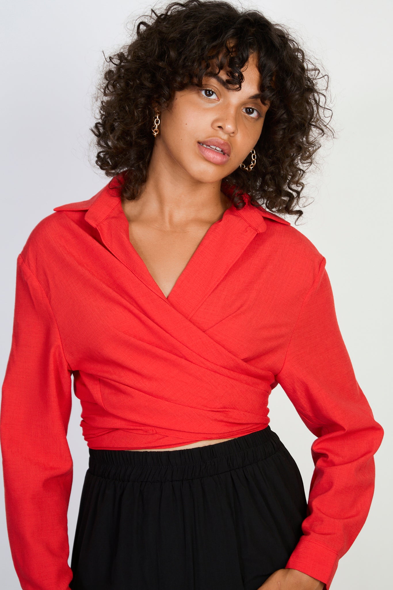 Red linen plunging tie front shirt_1