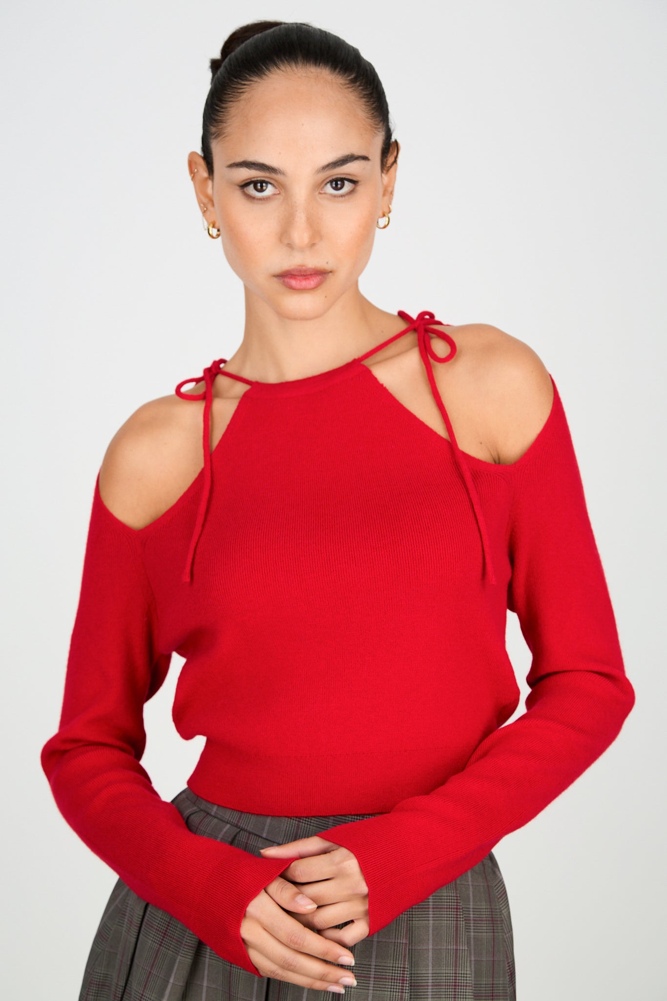 Red tied double slit knit top_1
