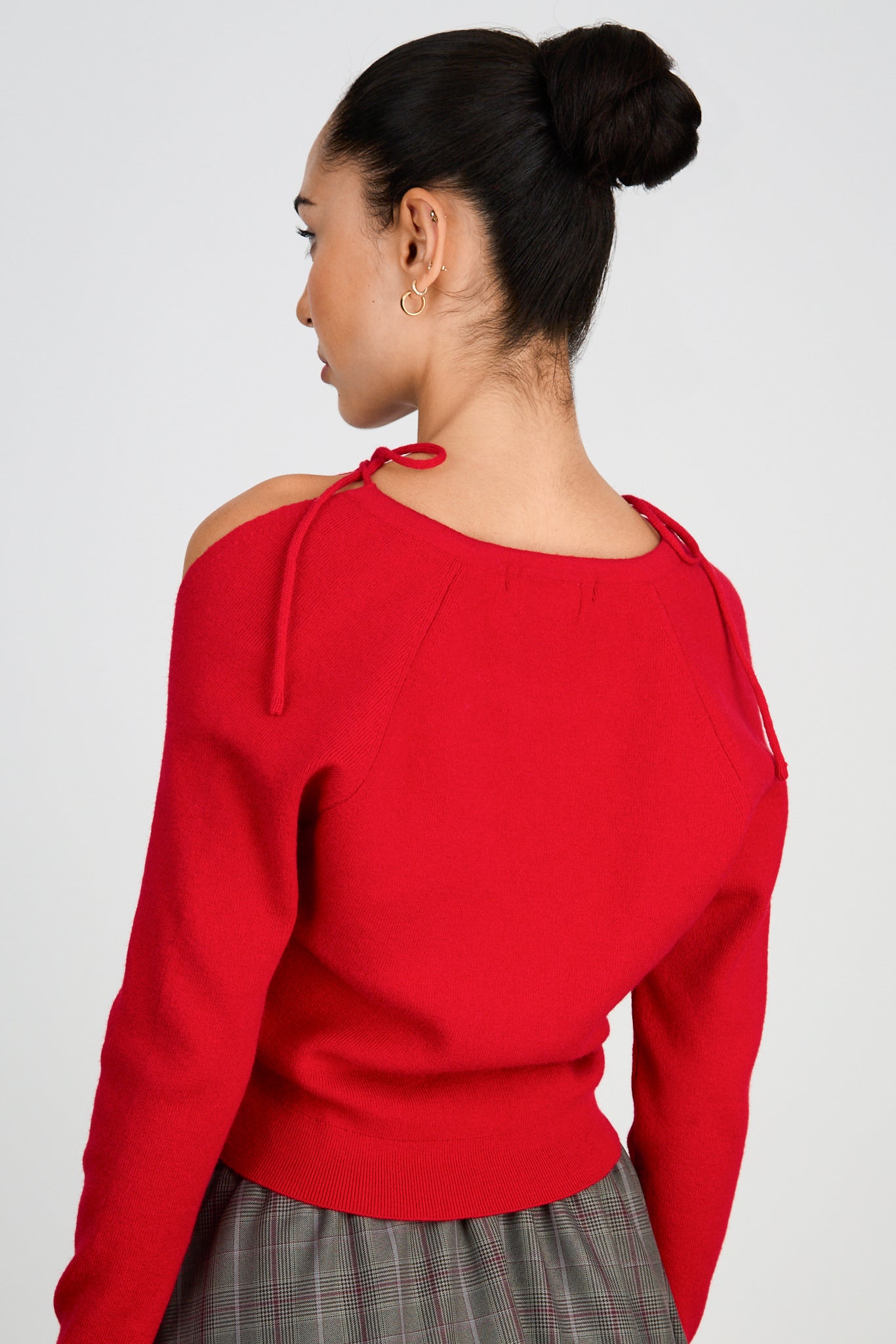 Red tied double slit knit top_2
