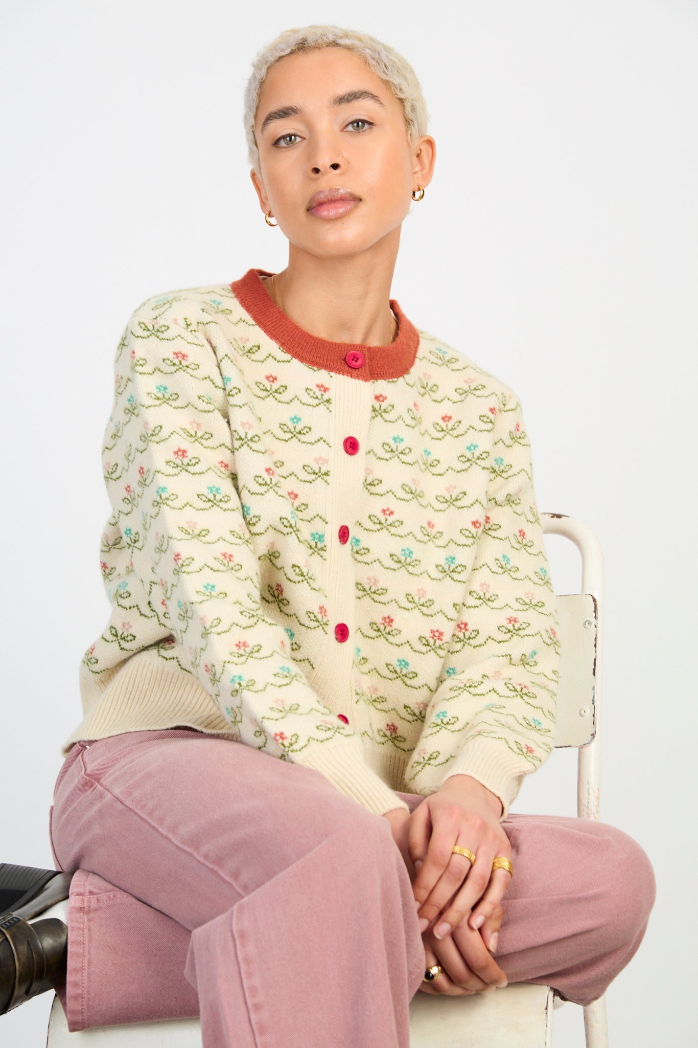 Red trim floral motif cardigan_1