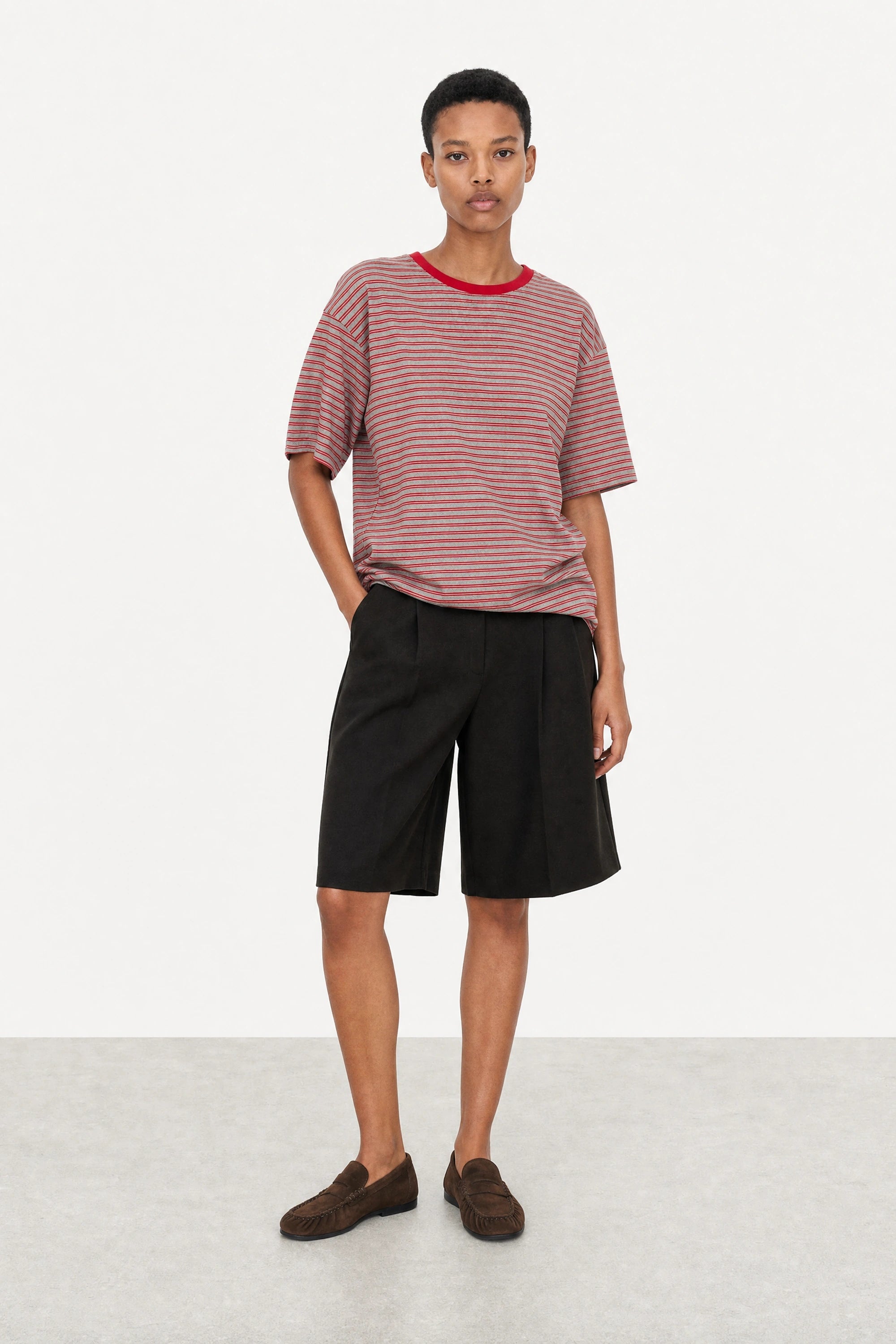 Red and grey contrast trim tee_4