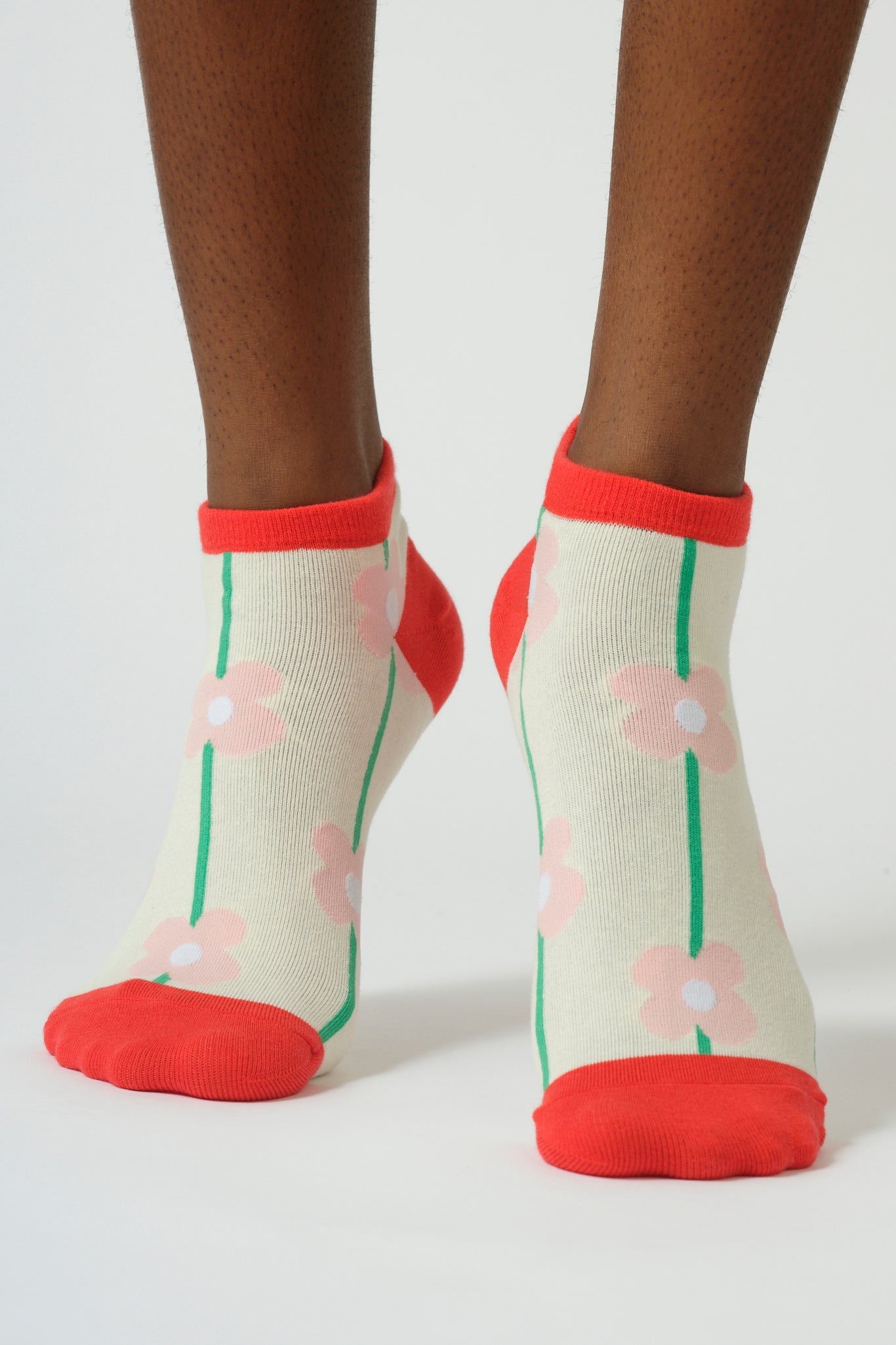 Red and pink graphic flower socks_2