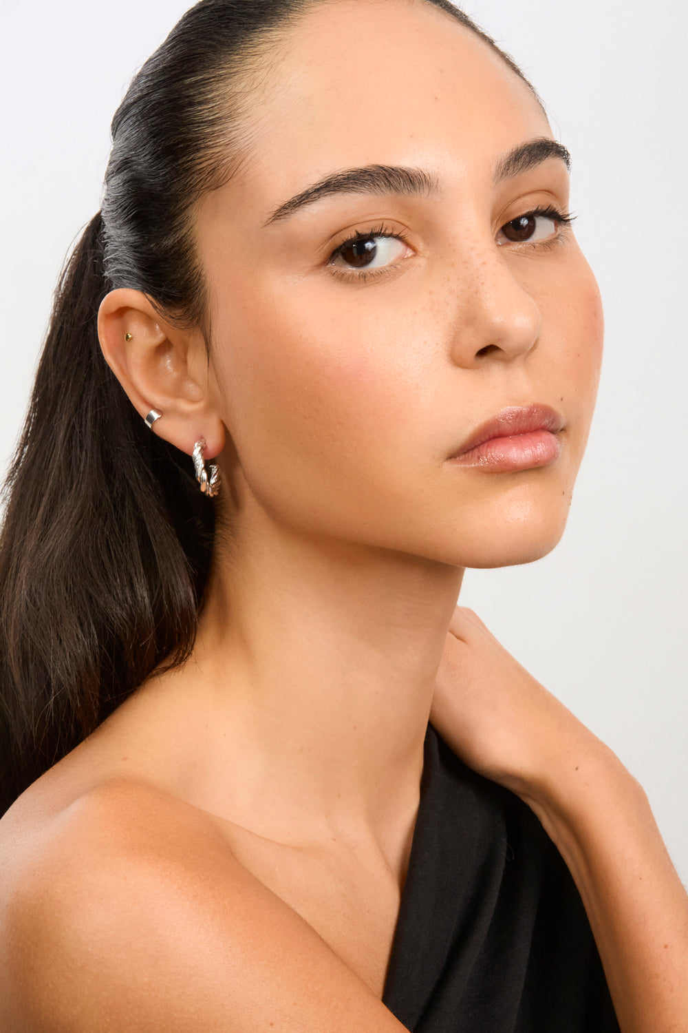 Silver 20mm twisted hoop earrings_3