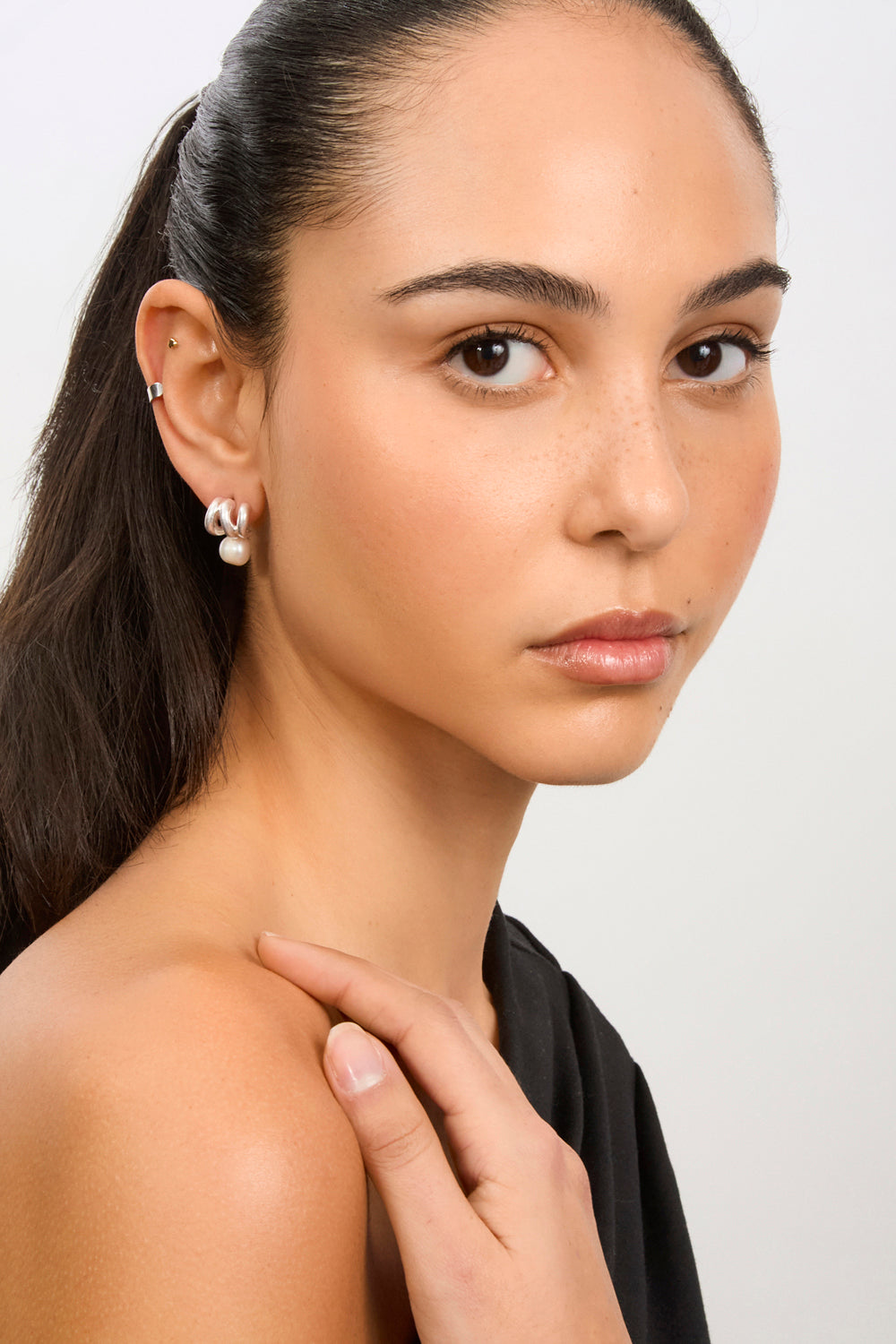 Silver pearl drop stud earrings_2