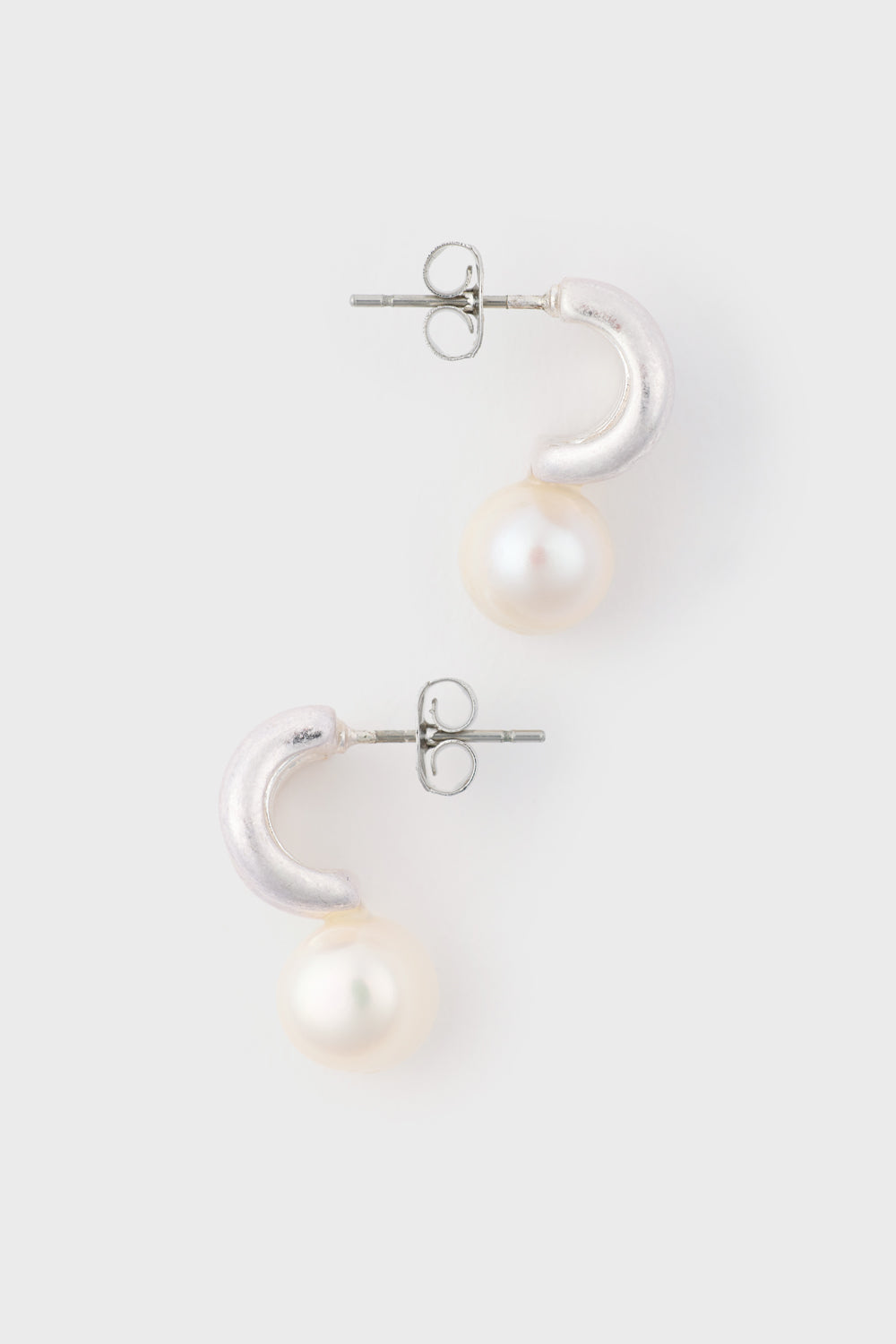 Silver pearl drop stud earrings_3