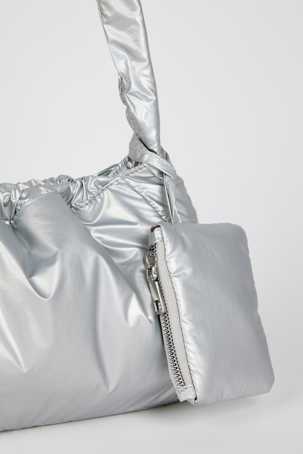 Silver shiny puffer shoulder bag_3