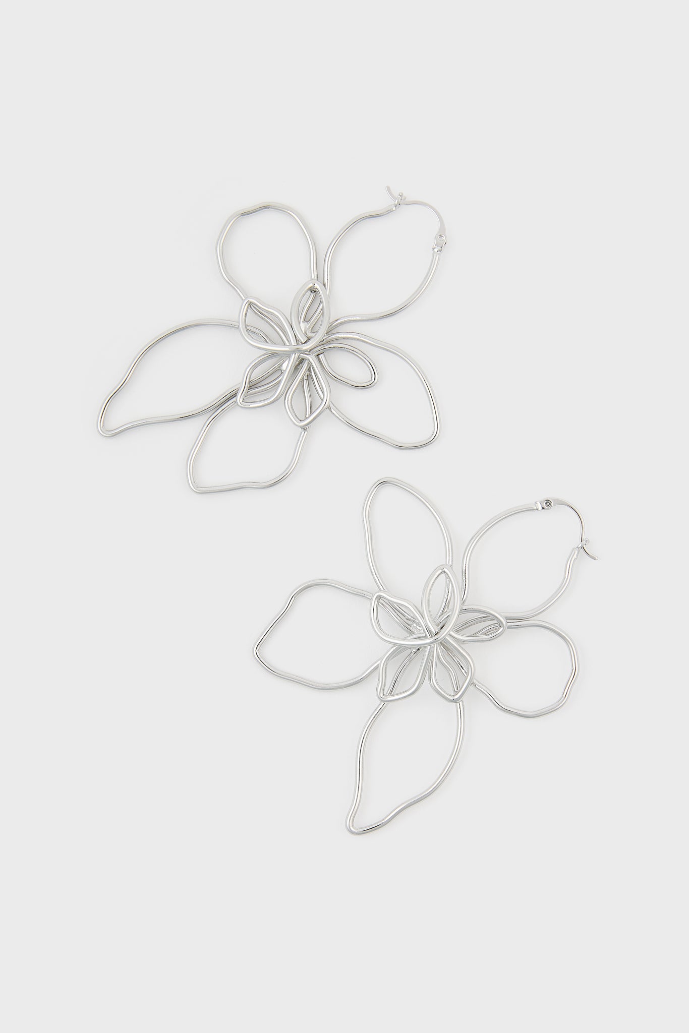 Silver wire flower hoop earrings_1
