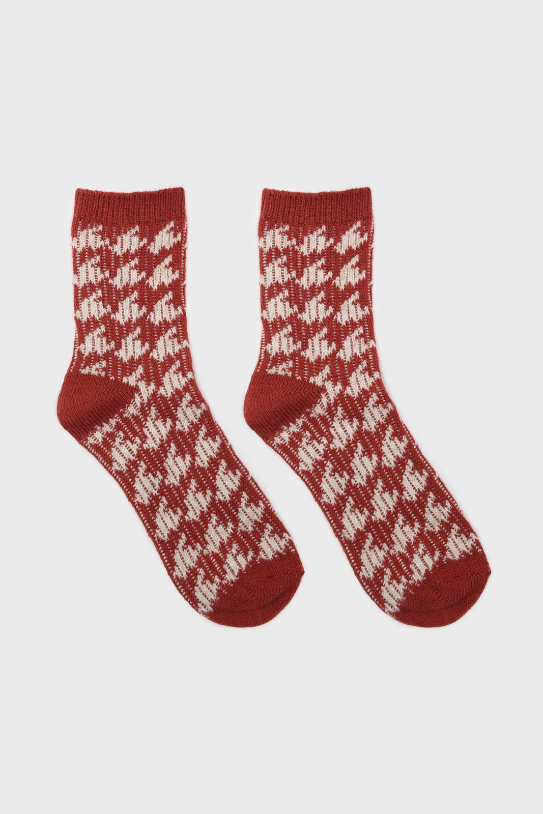 Red and white wool blend houndstooth socks_3