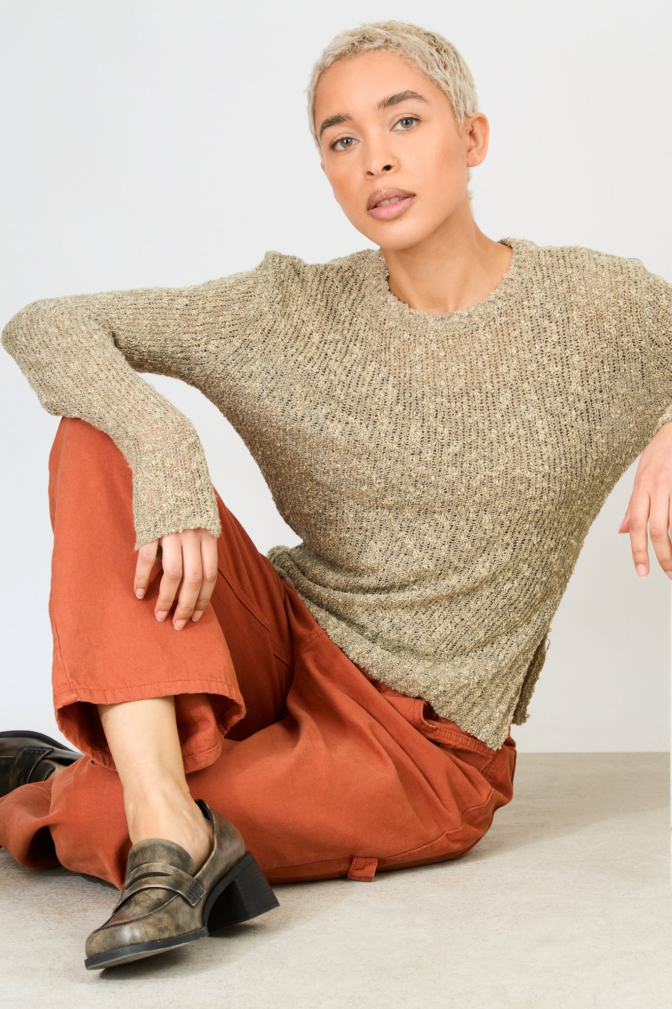 Khaki and beige mix knit diagonal hem jumper_1