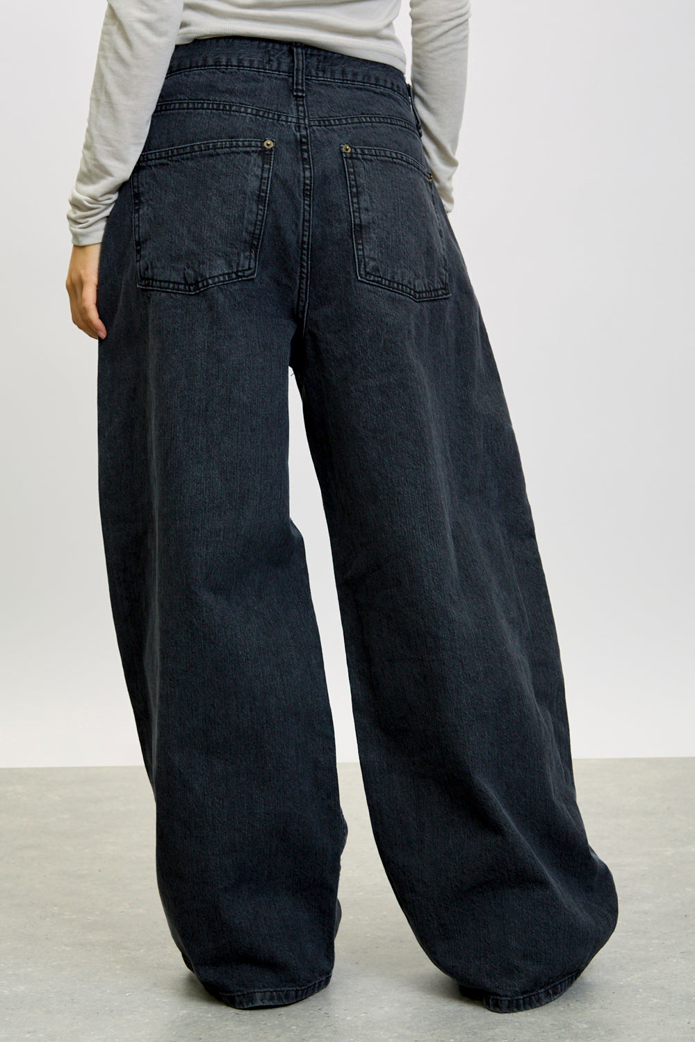 Washed black criss cross jeans_2