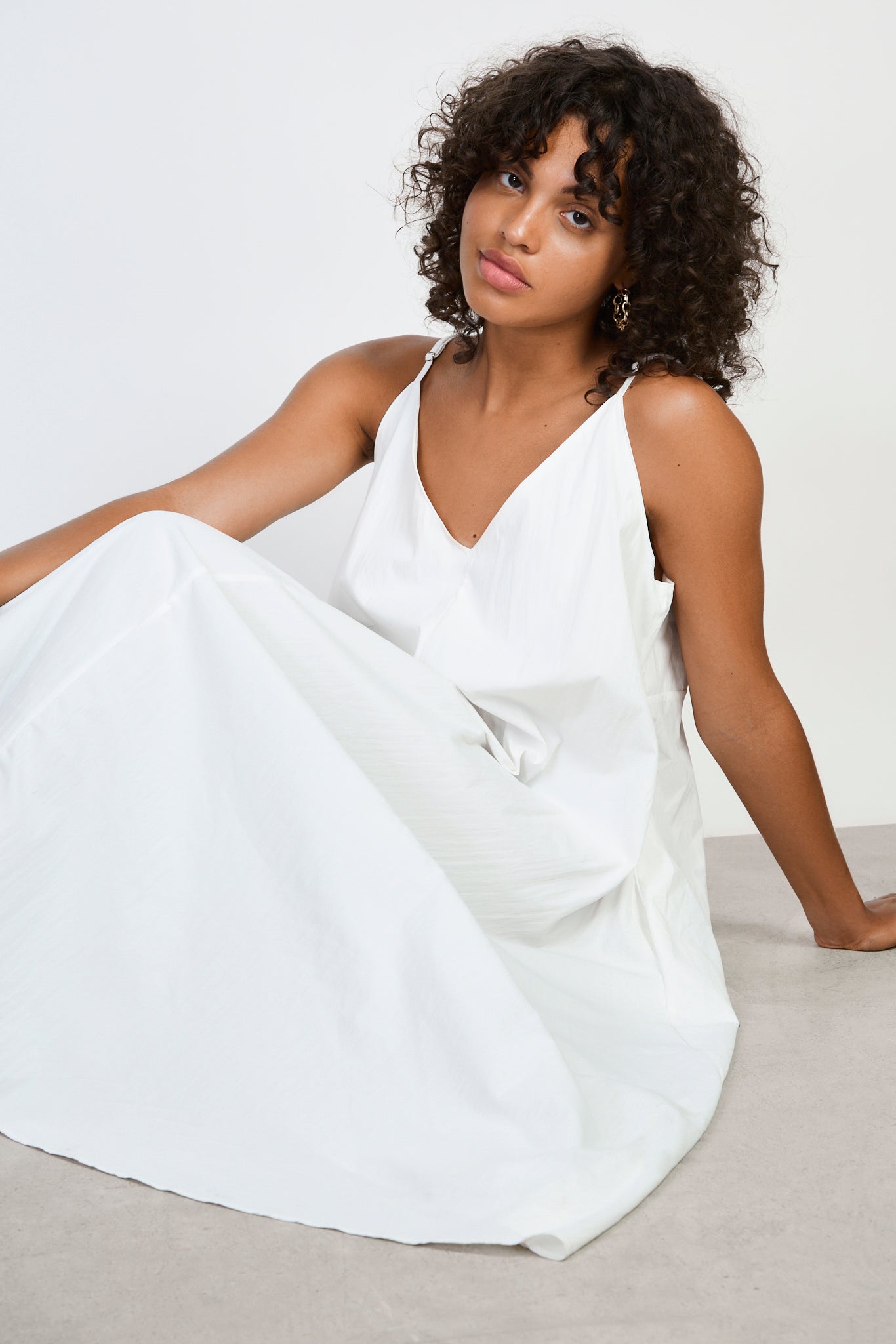 White V neck floaty midi dress_5