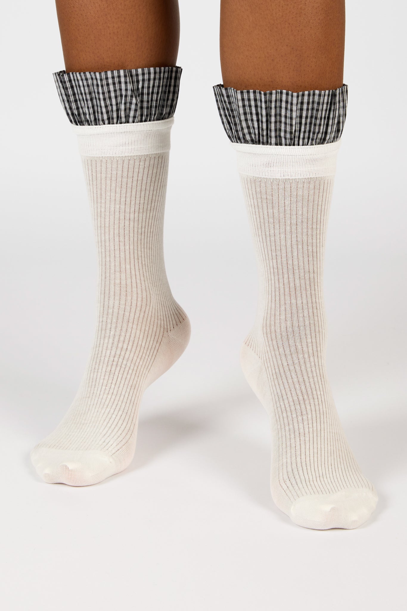 White and black checked ruffle trim socks_4