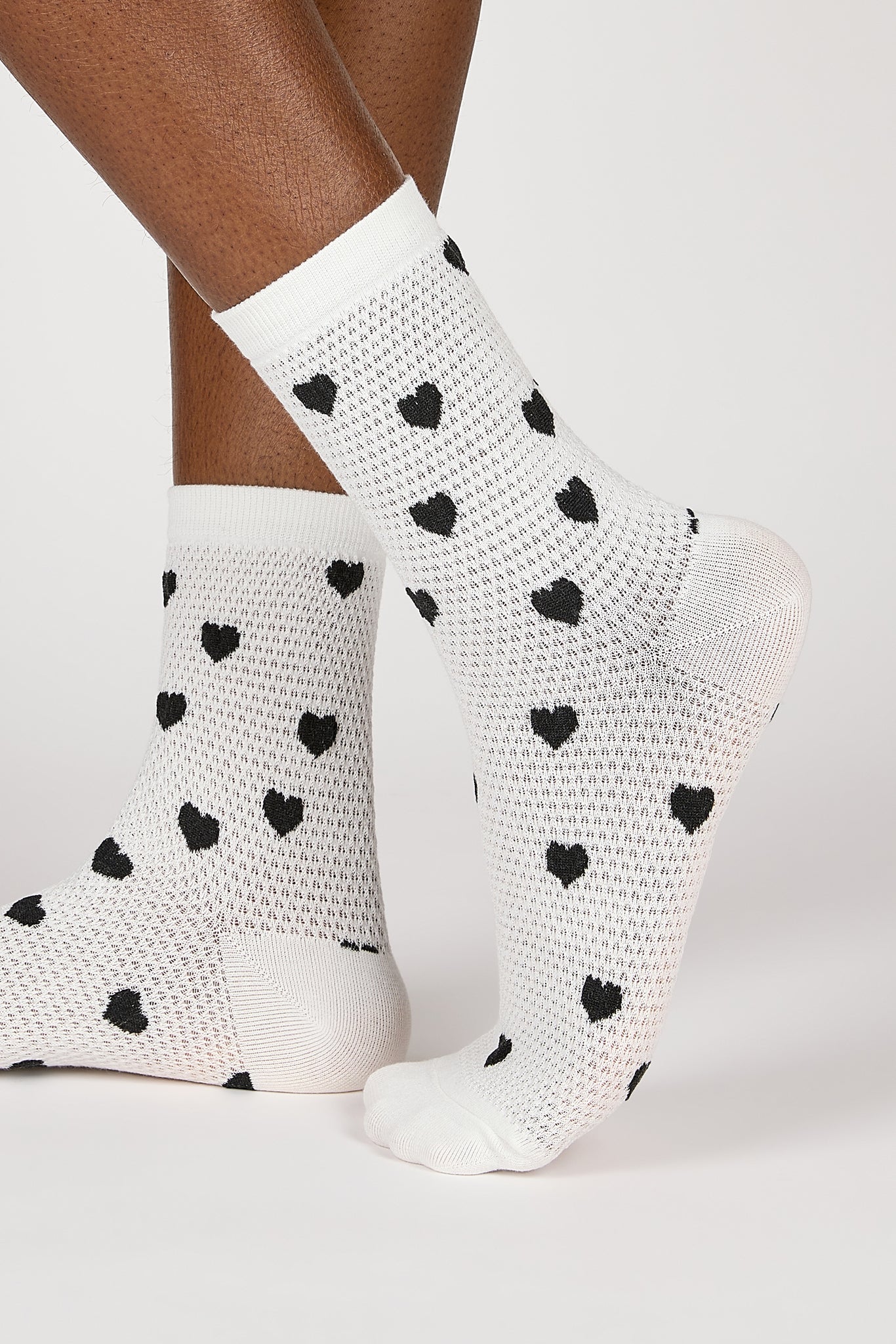 White and black heart textured socks_1