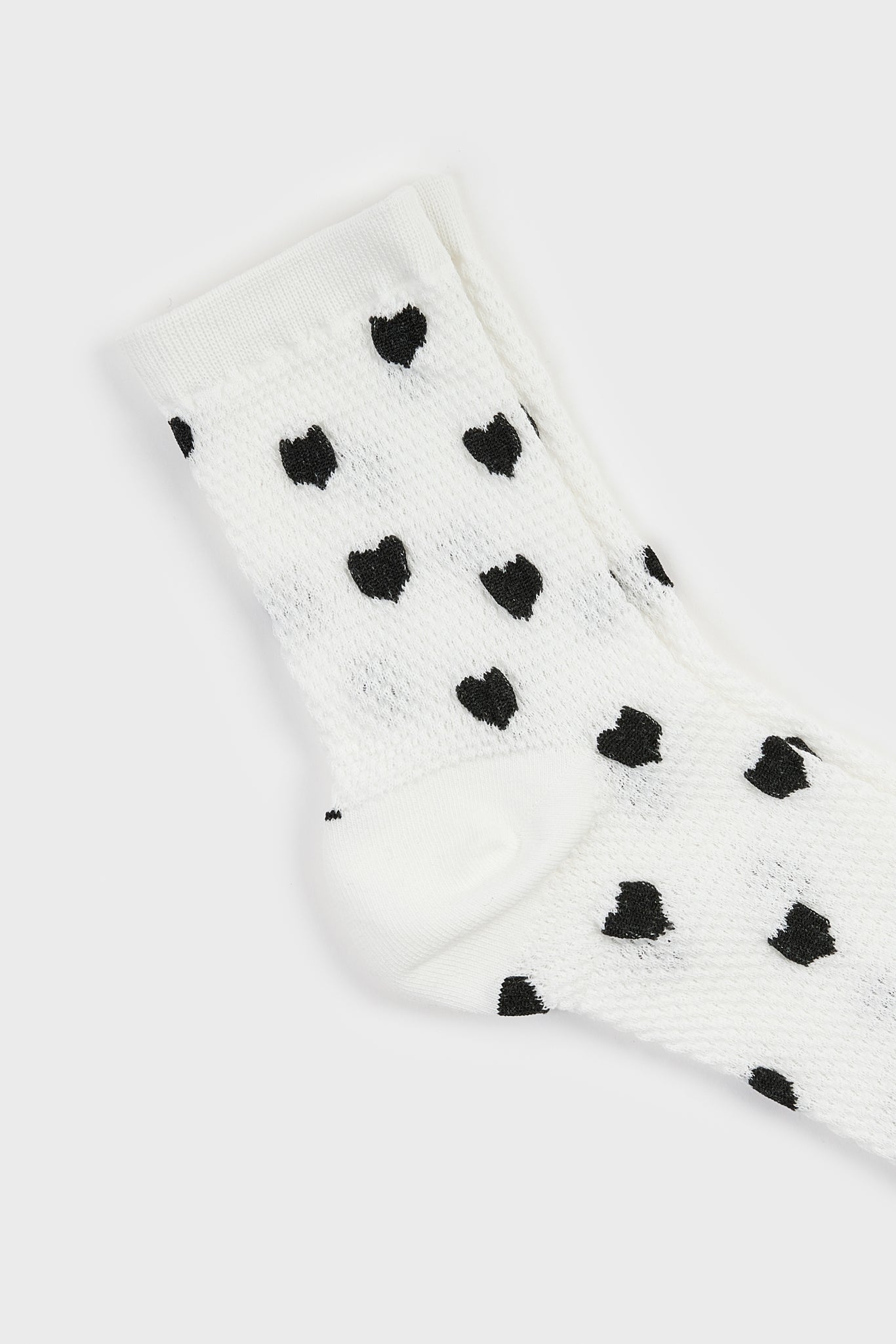 White and black heart textured socks_4