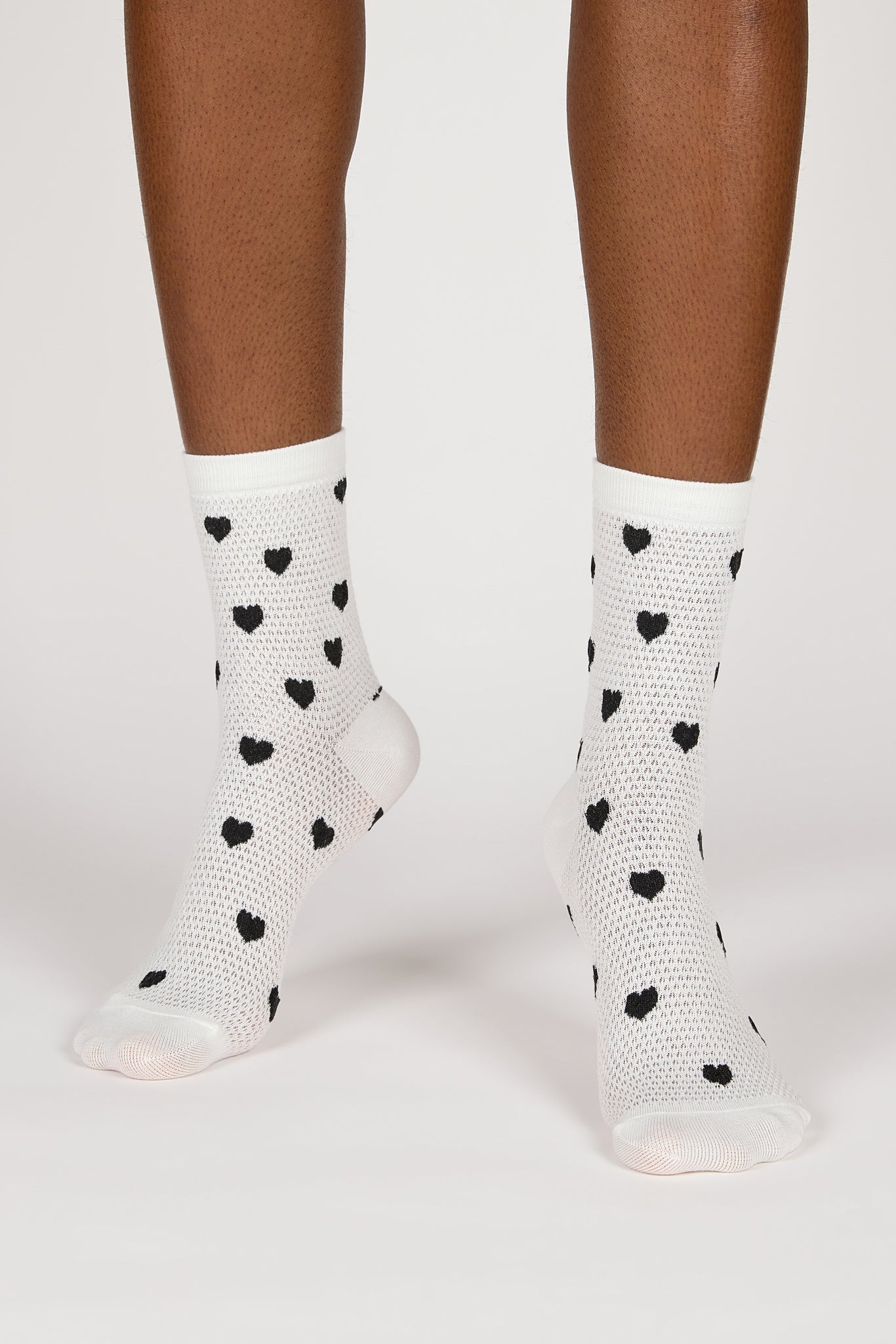 White and black heart textured socks_2