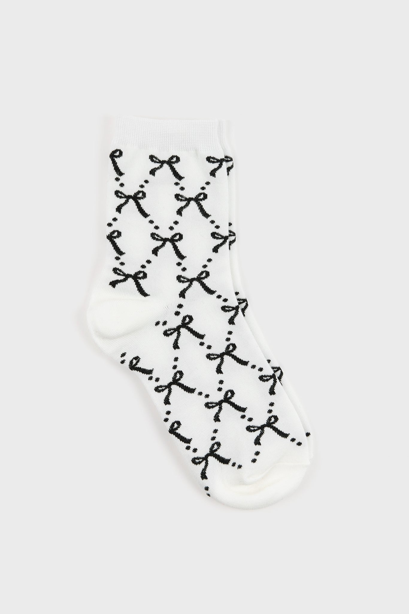 White and black ribbon and dots socks_3
